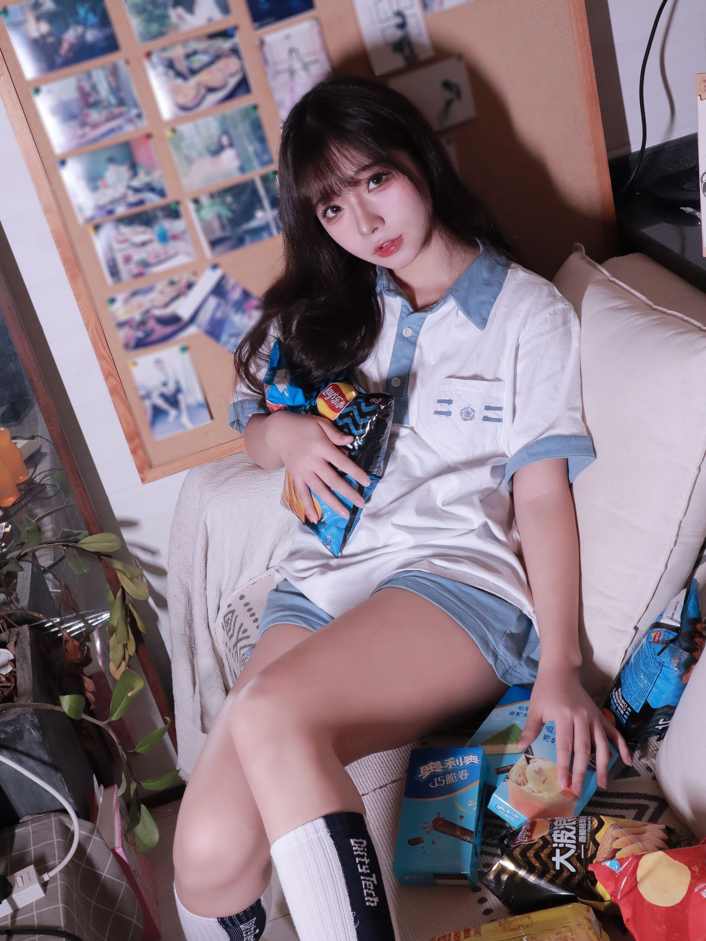 ชุดภาพผู้ใหญ่ Yuuhui Blue and White Striped Girl 81P