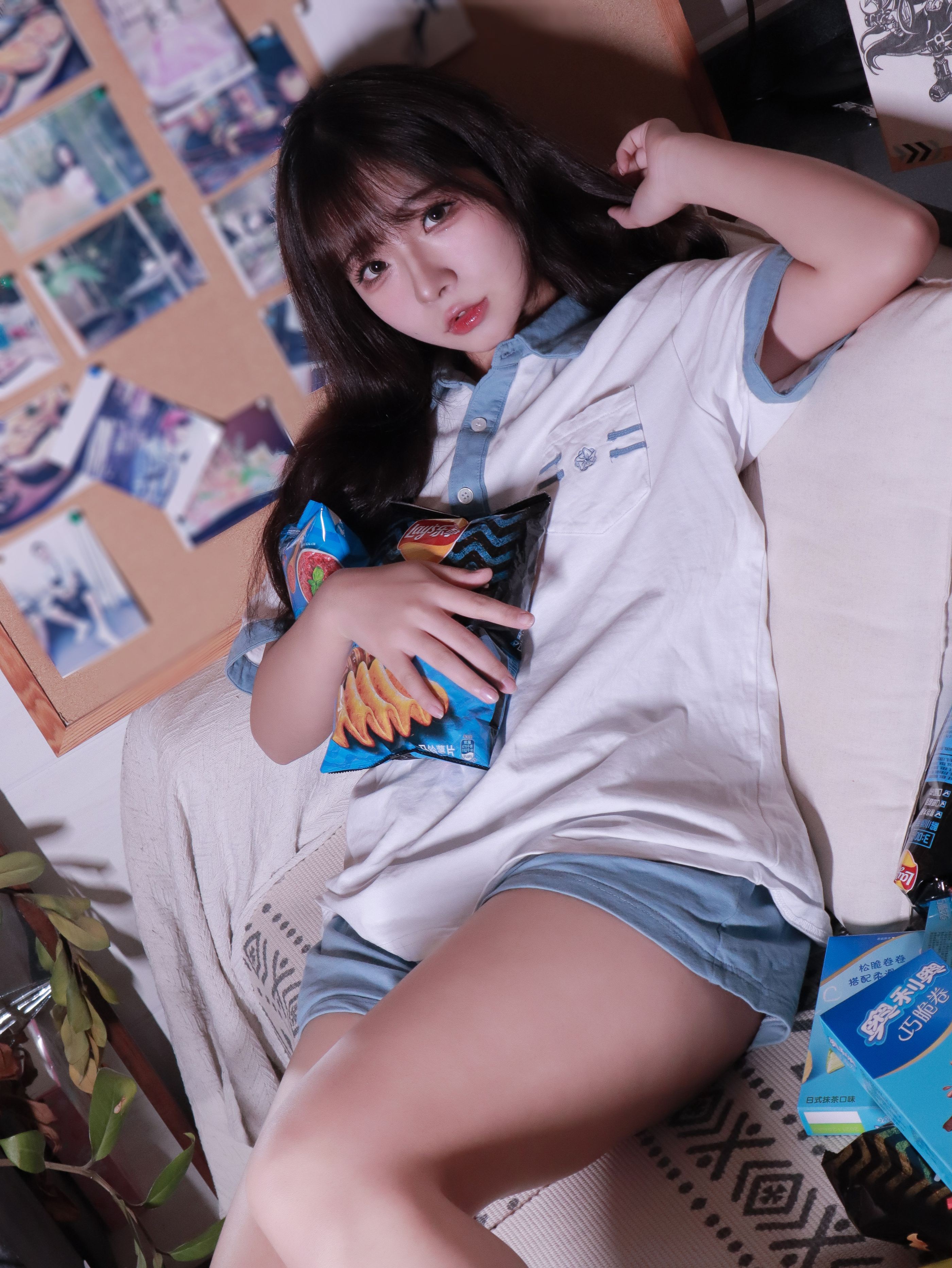 ชุดภาพผู้ใหญ่ Yuuhui Blue and White Striped Girl 81P