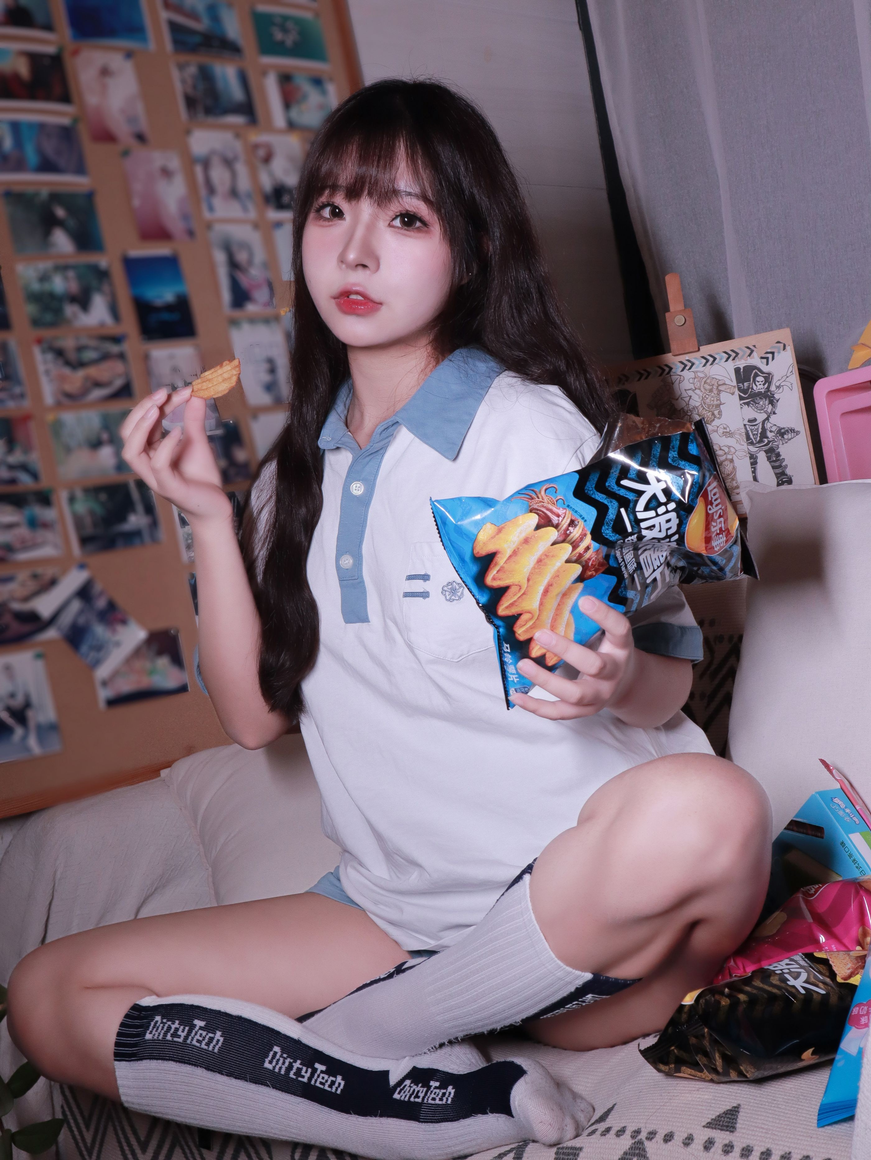 ชุดภาพผู้ใหญ่ Yuuhui Blue and White Striped Girl 81P