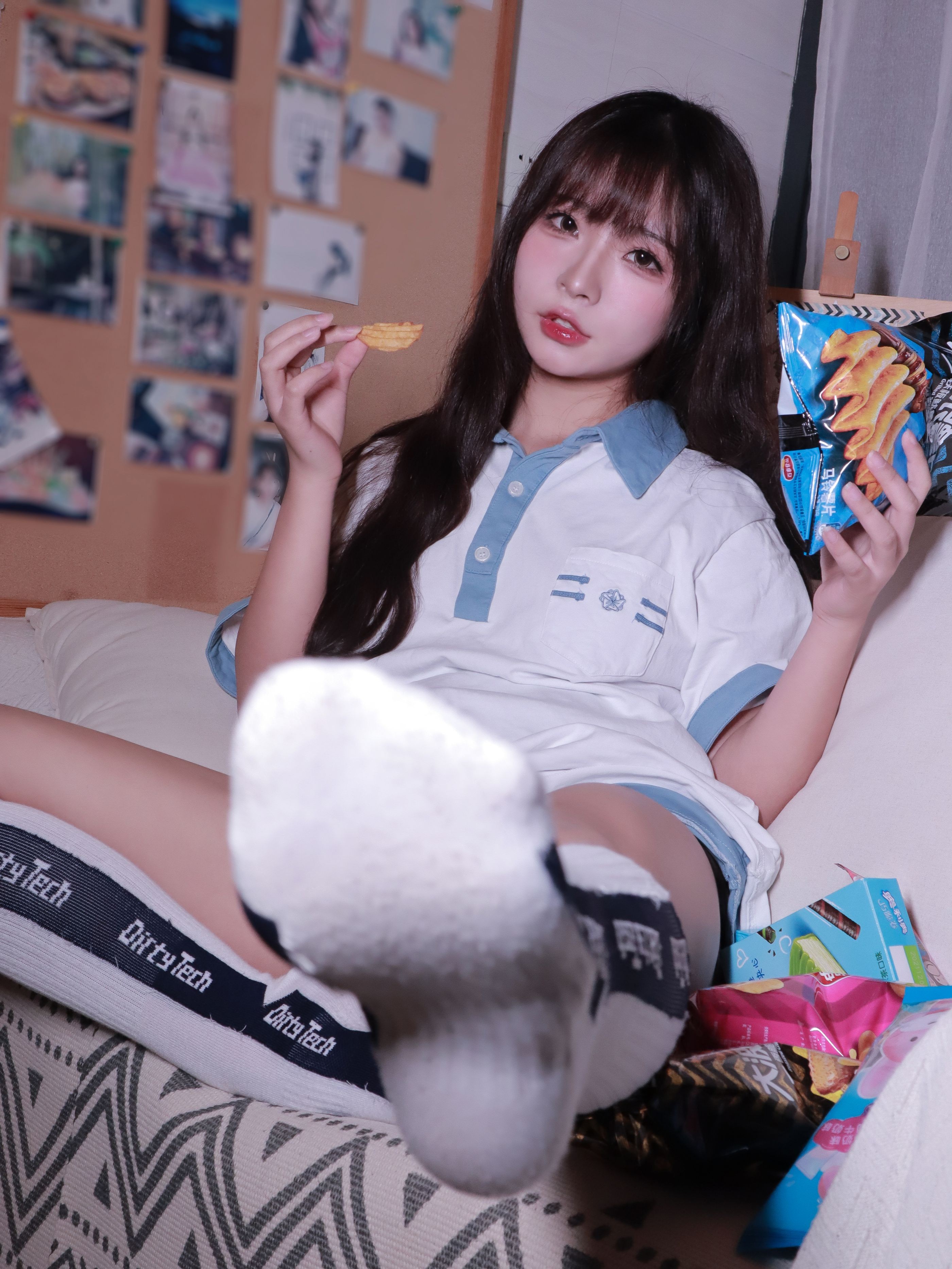 ชุดภาพผู้ใหญ่ Yuuhui Blue and White Striped Girl 81P