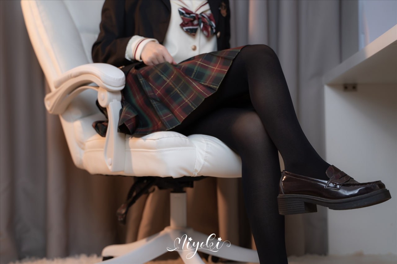 铃木美咲 - 现役JK的美脚连裤袜 32P