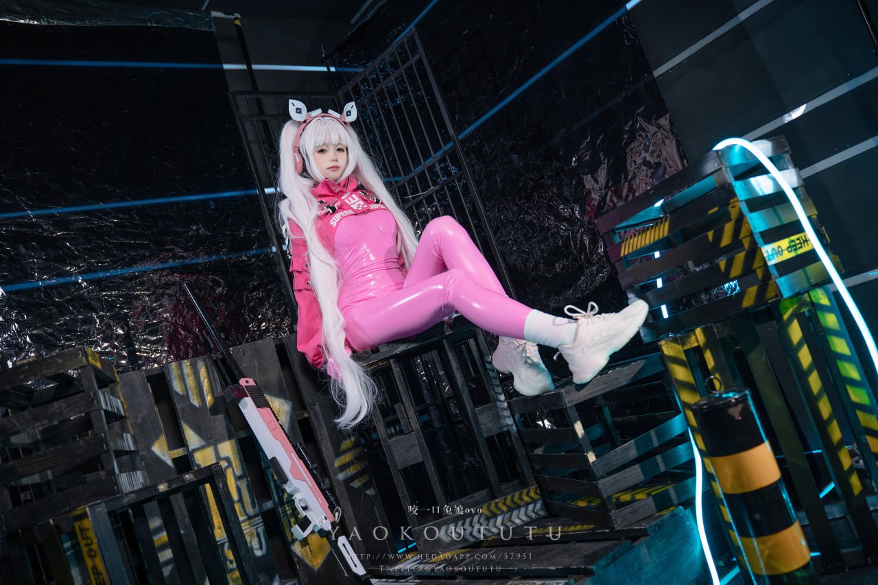 咬一口兔娘 咬人小小兔 - NIKKE 爱丽丝 cosplay