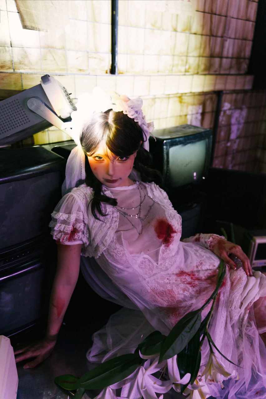 コスプレ シュンモモ - 廃墟の新娘