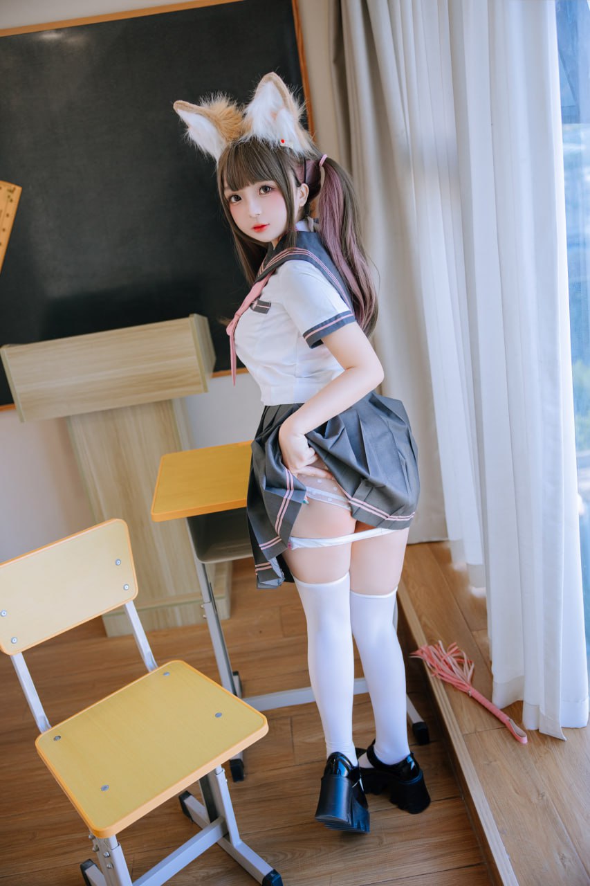 cosplay 日奈娇 - 课桌捆绑