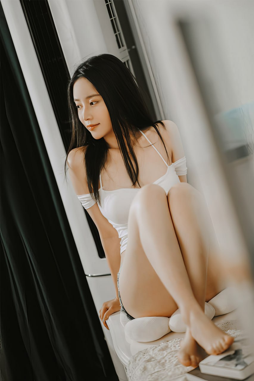 年年Nnian 晴天牛仔短裤写真