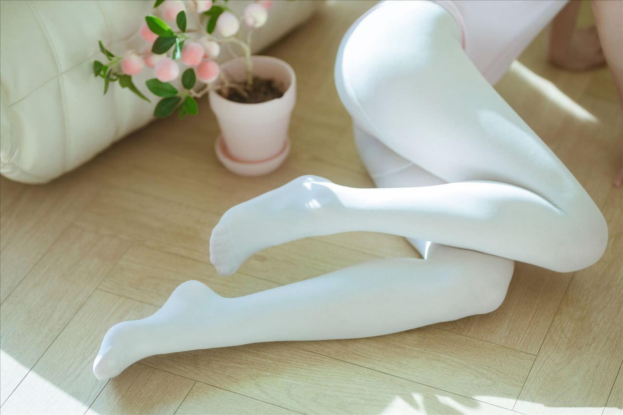 三無人型 - 白丝桃子 60P