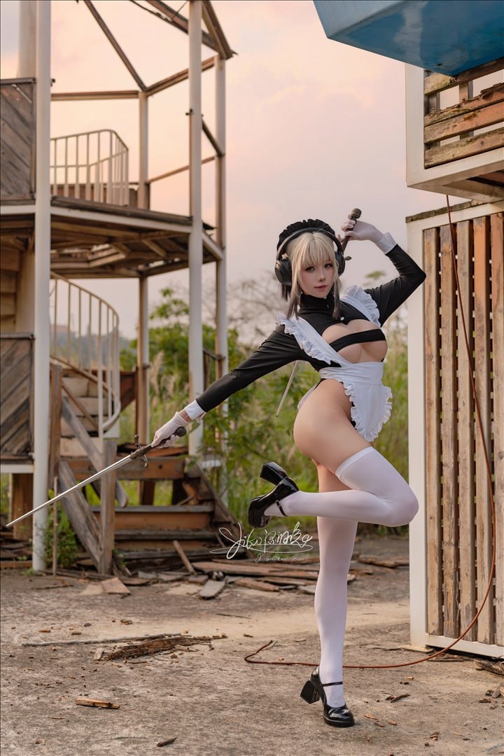 Bite a Bunny Girl - Battle Maid Dynamic Light Wave 77P1V