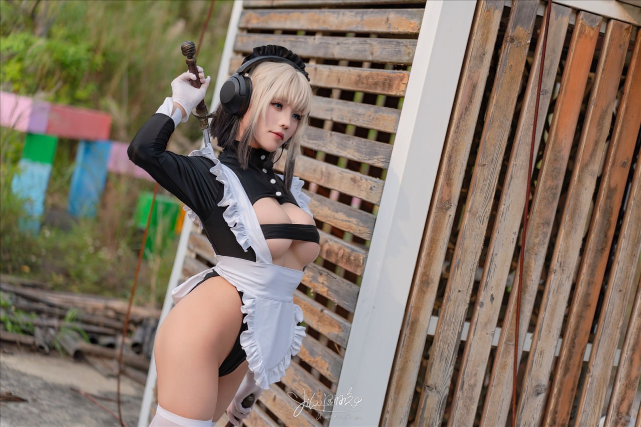 Bite a Bunny Girl - Battle Maid Dynamic Light Wave 77P1V