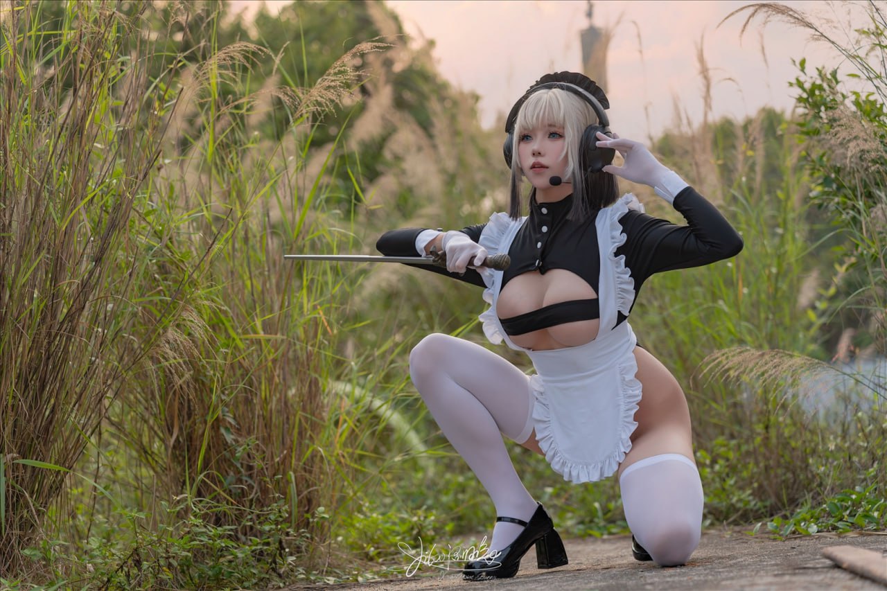 Bite a Bunny Girl - Battle Maid Dynamic Light Wave 77P1V