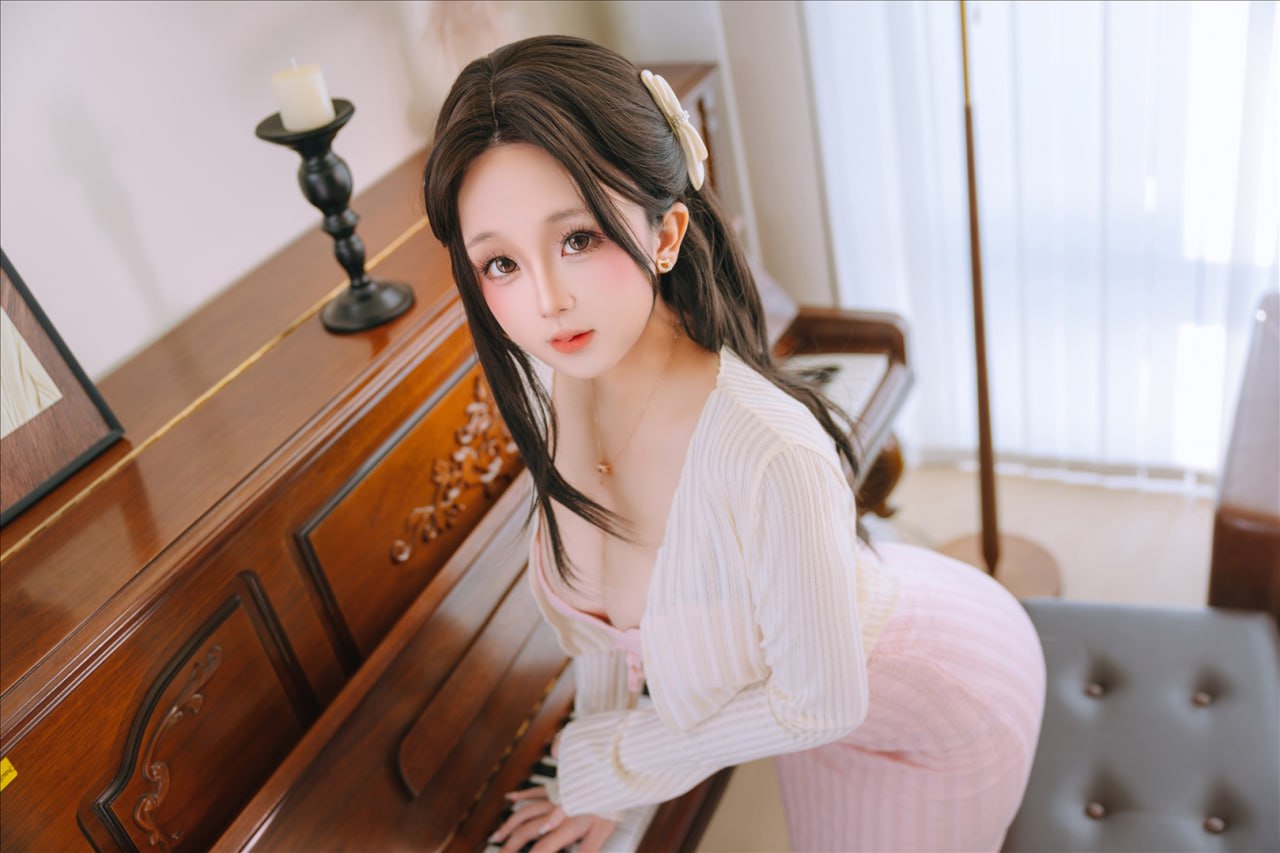 日奈娇 - 钢琴老师 215P