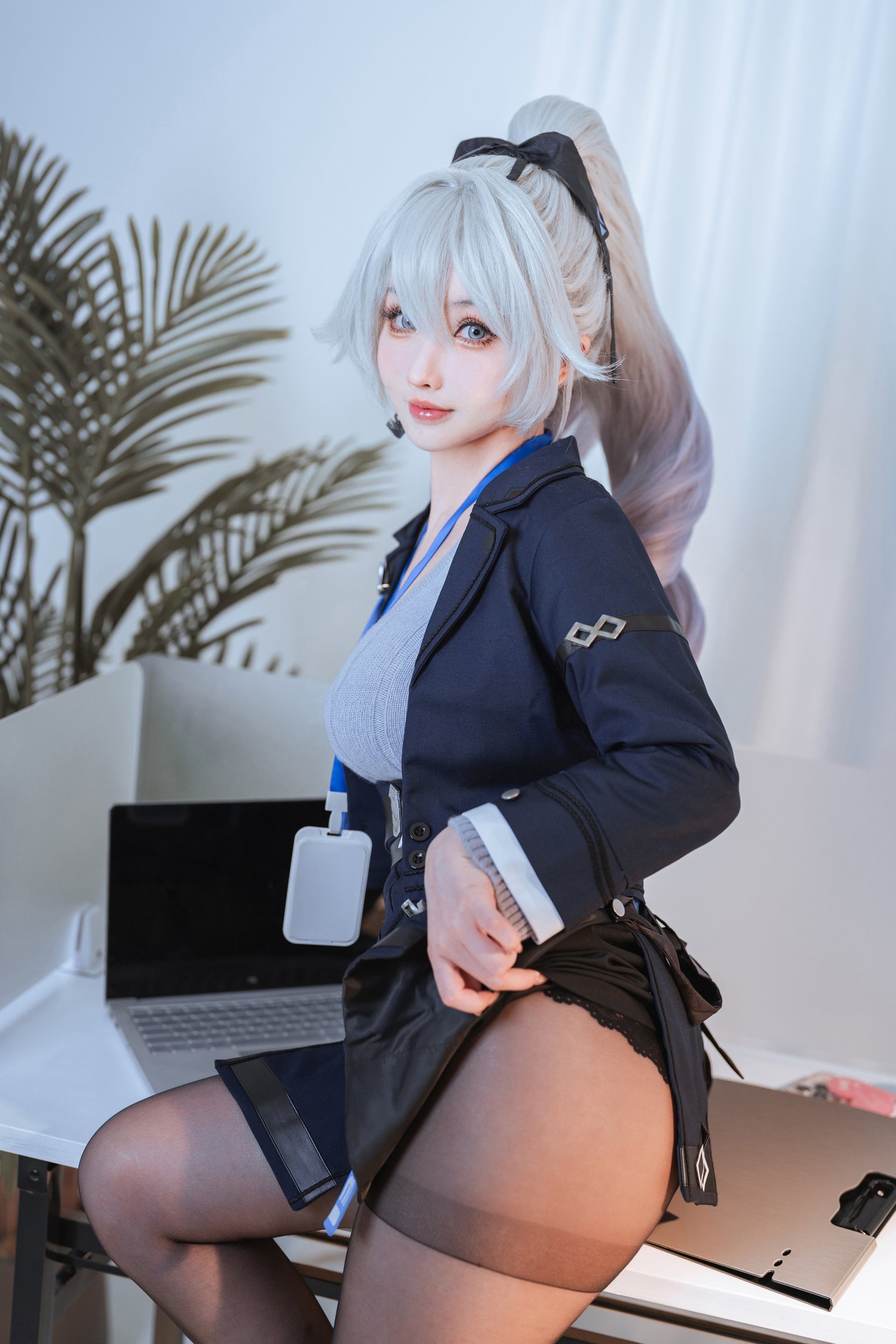 Rioko凉凉子《布洛妮娅OL》50P写真