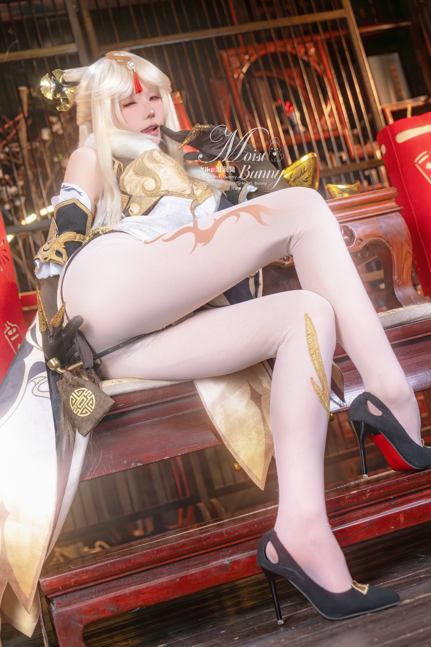 Yaoyikoutuniang / Yiko Yiko湿润兔 - 金蛇来财 凝光贺岁 Good night kiss Photo Set 90…