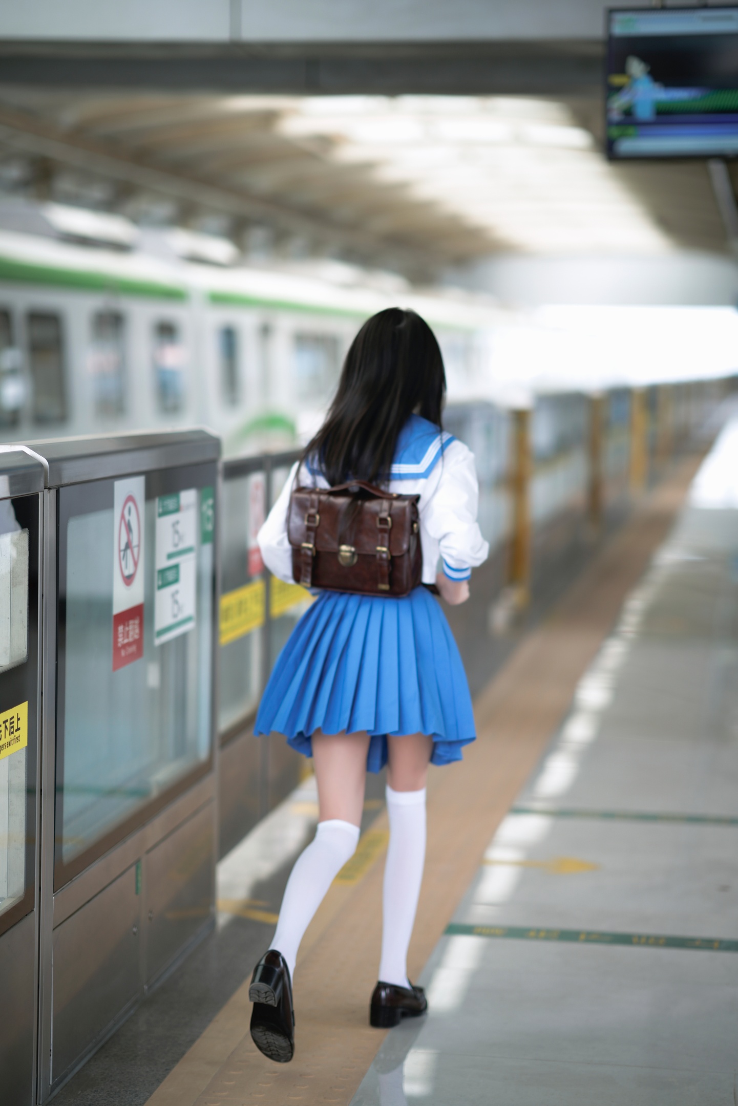 桜桃喵 - 地铁JK制服 33P