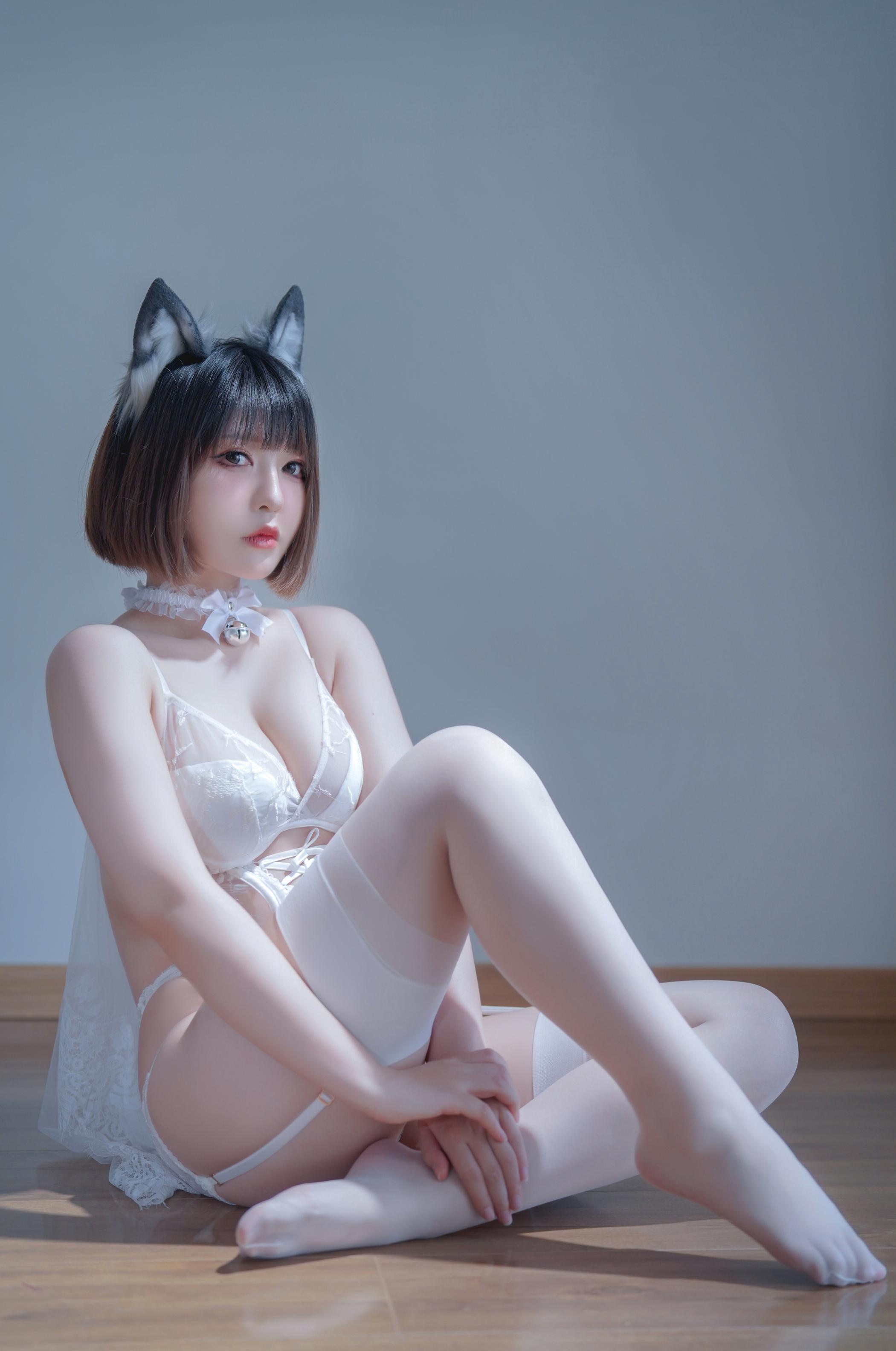 Ban Ban Zi 순백 화가 스타킹 화보