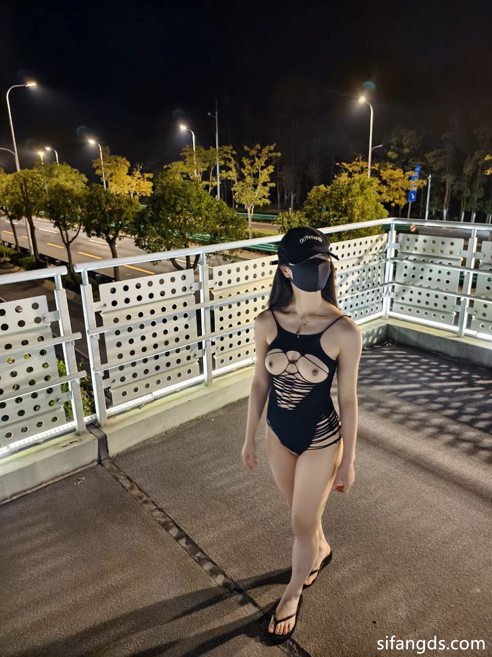 白桃汽水 - 文静女孩爱露出 30P19V