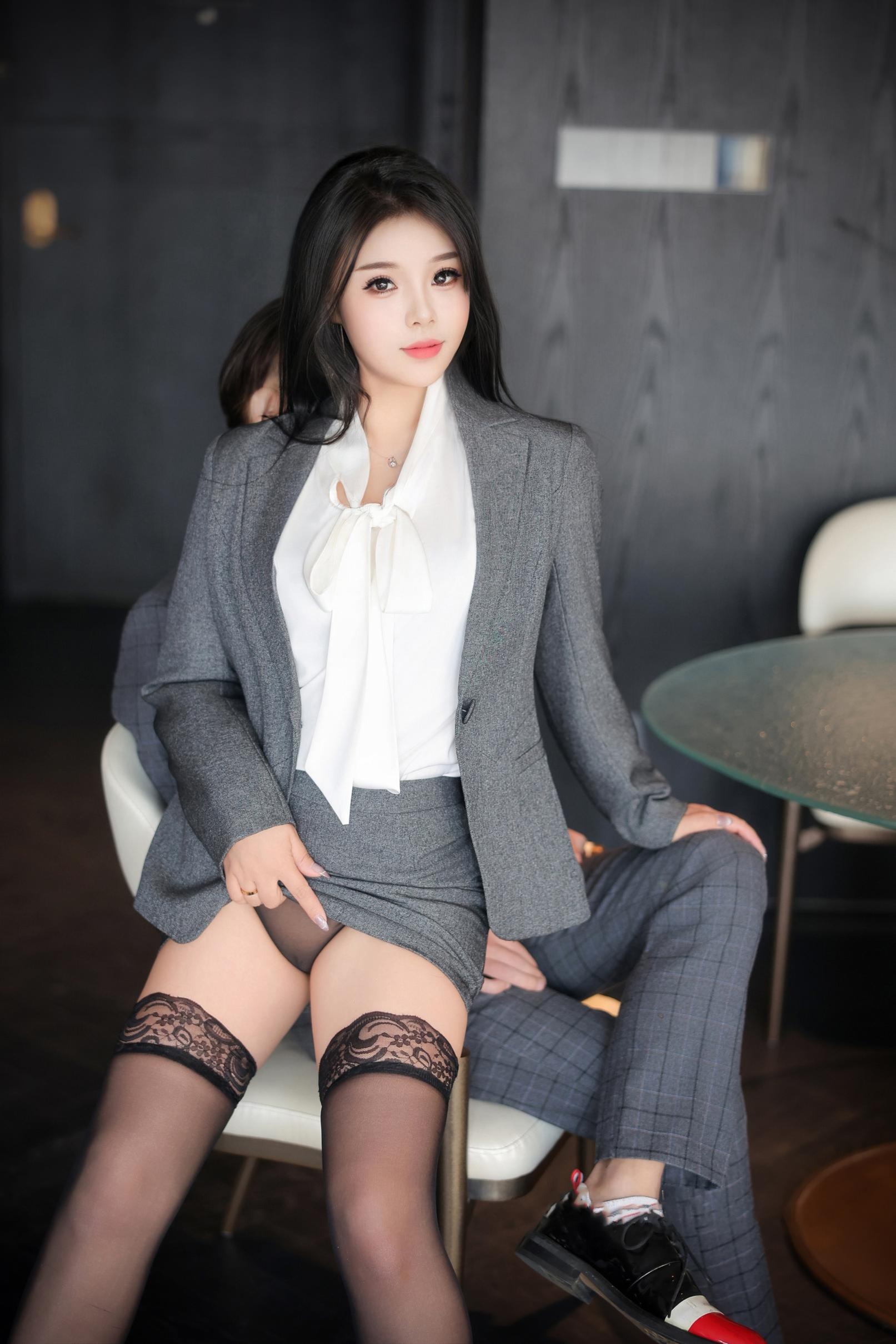 麦田 - R18 Người mẫu OL trong trang phục công sở 90P