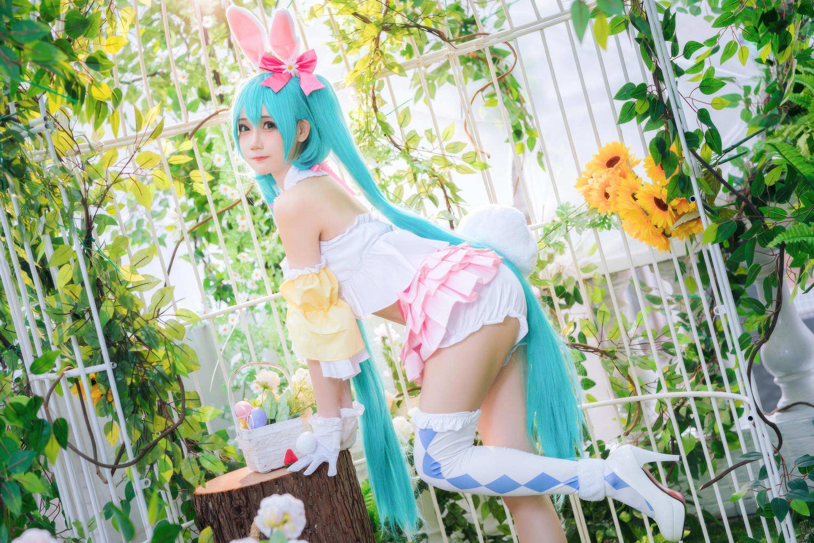 [cosplay] 焖焖碳 - cos 复活节兔子：真人写实性感兔女郎 白丝兔耳巨乳开档 极致肉感诱惑无修正 22P