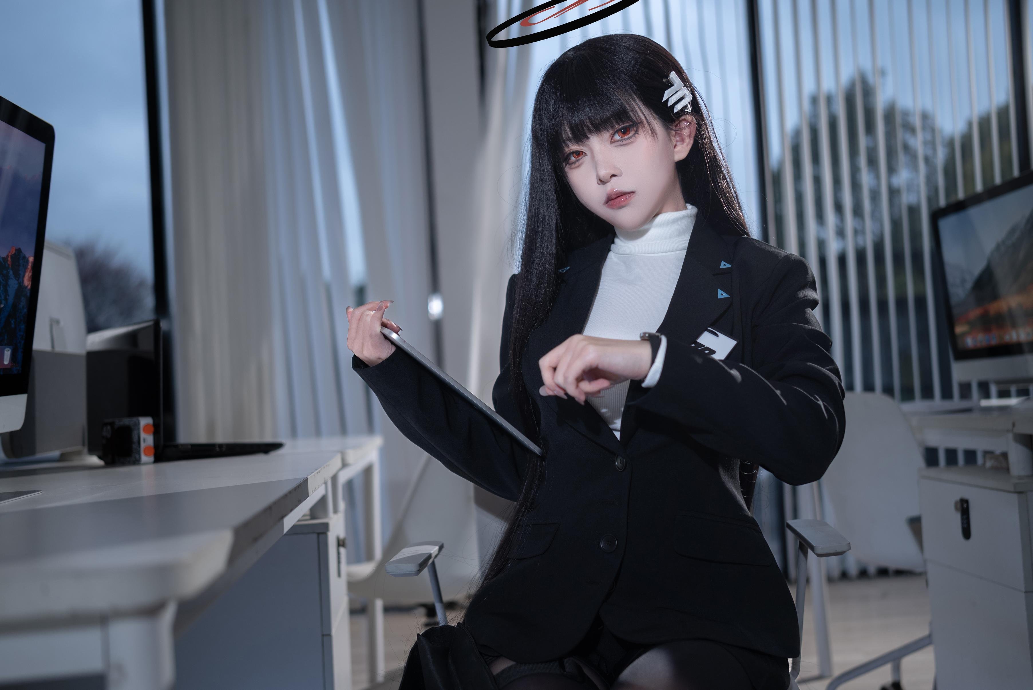 [cosplay] 矢量鱼 - cos 调月莉音：真人写实性感兔女郎 黑发巨乳黑丝开档 极致诱惑无修正 36P