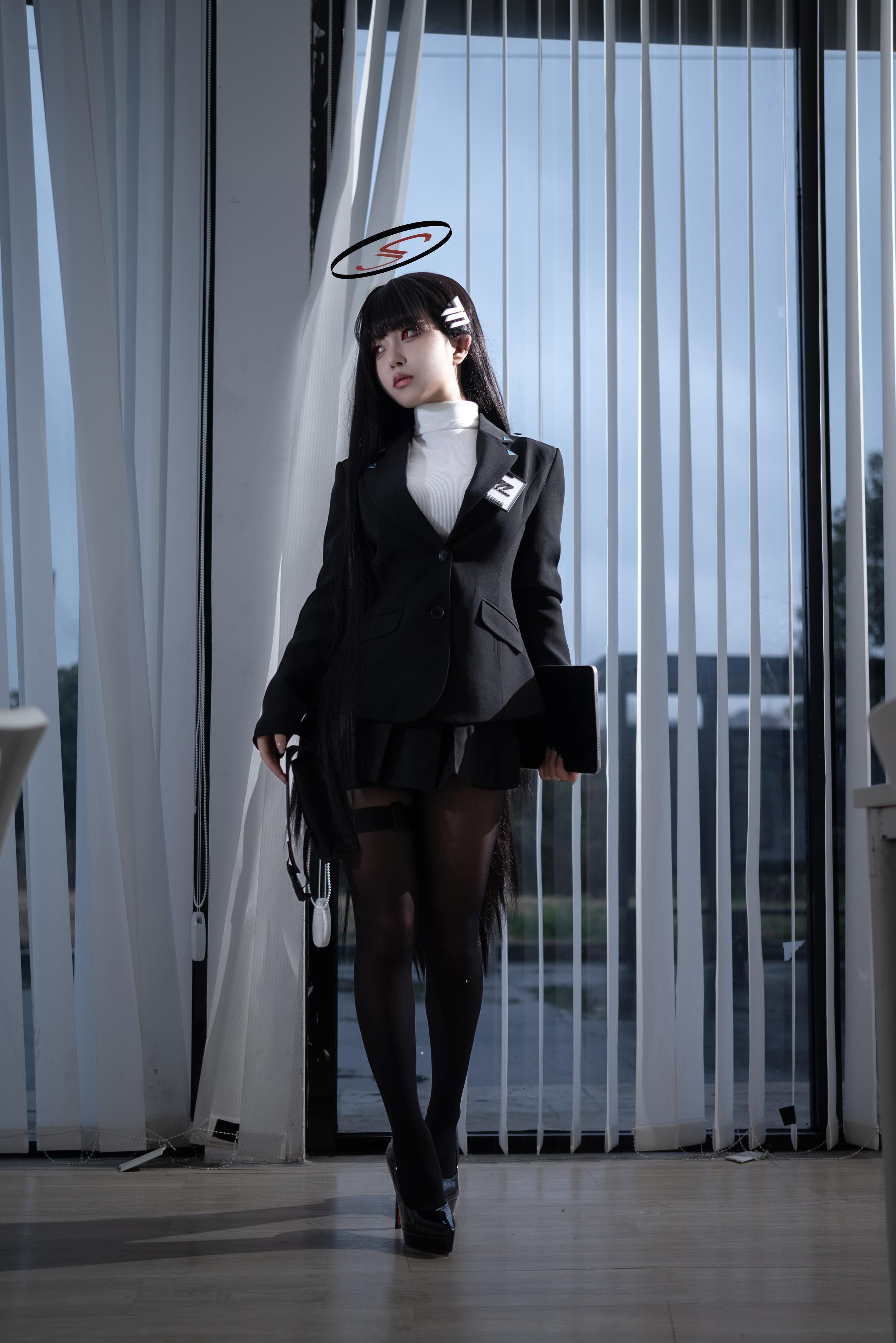 [cosplay] 矢量鱼 - cos 调月莉音：真人写实性感兔女郎 黑发巨乳黑丝开档 极致诱惑无修正 36P