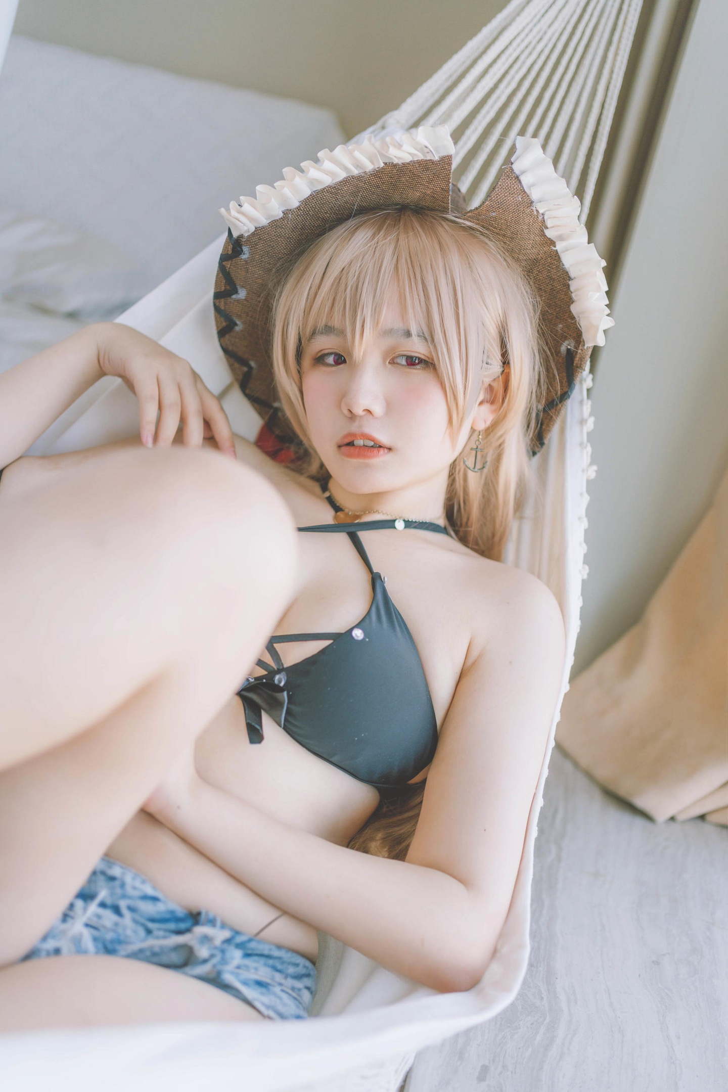 [cosplay] 阿半今天很开心 - cos 让·巴尔：真人写实碧蓝航线海盗泳装 黑发撕裂比基尼巨乳湿身开档 极致诱惑无修正 20P