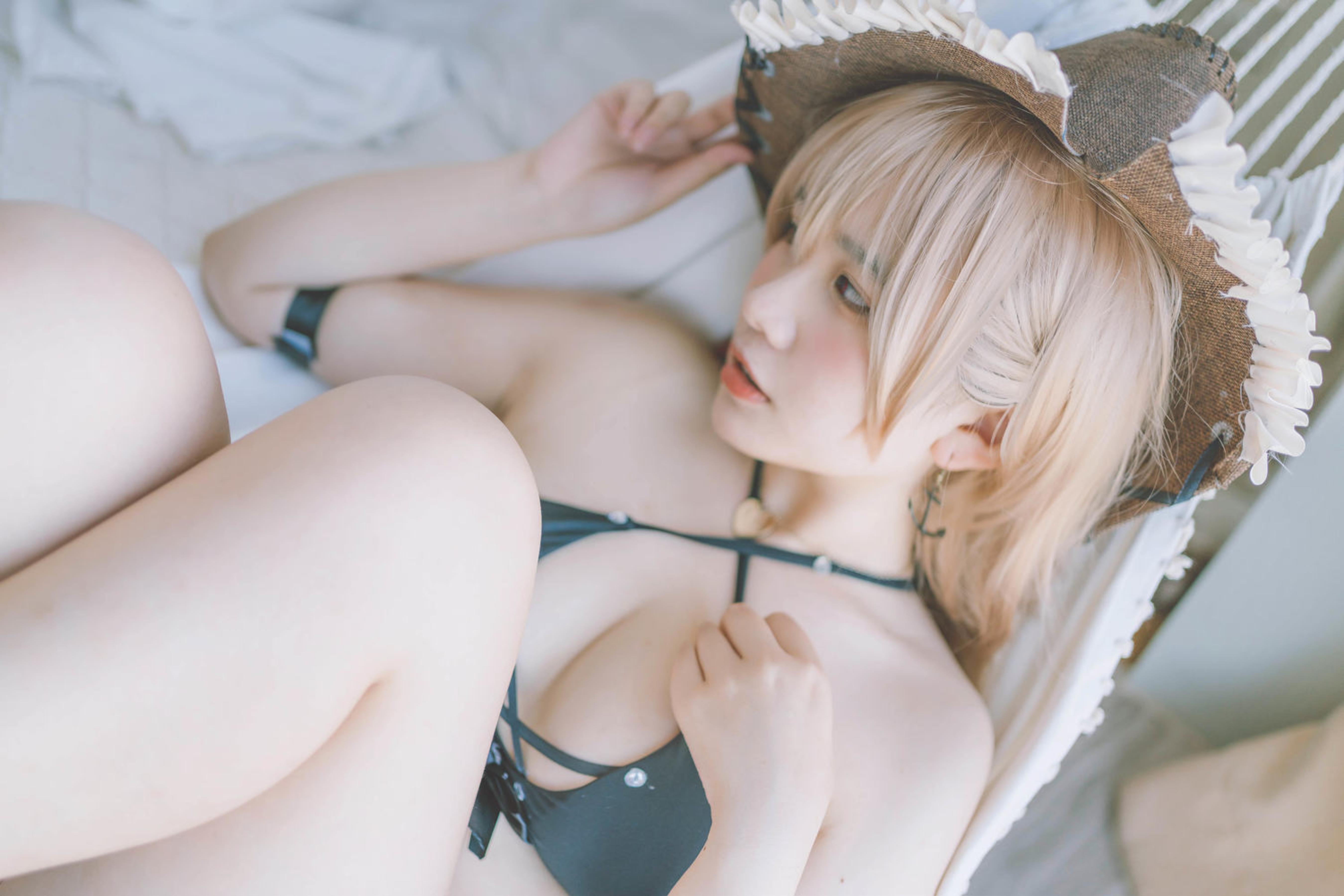 [cosplay] 阿半今天很开心 - cos 让·巴尔：真人写实碧蓝航线海盗泳装 黑发撕裂比基尼巨乳湿身开档 极致诱惑无修正 20P