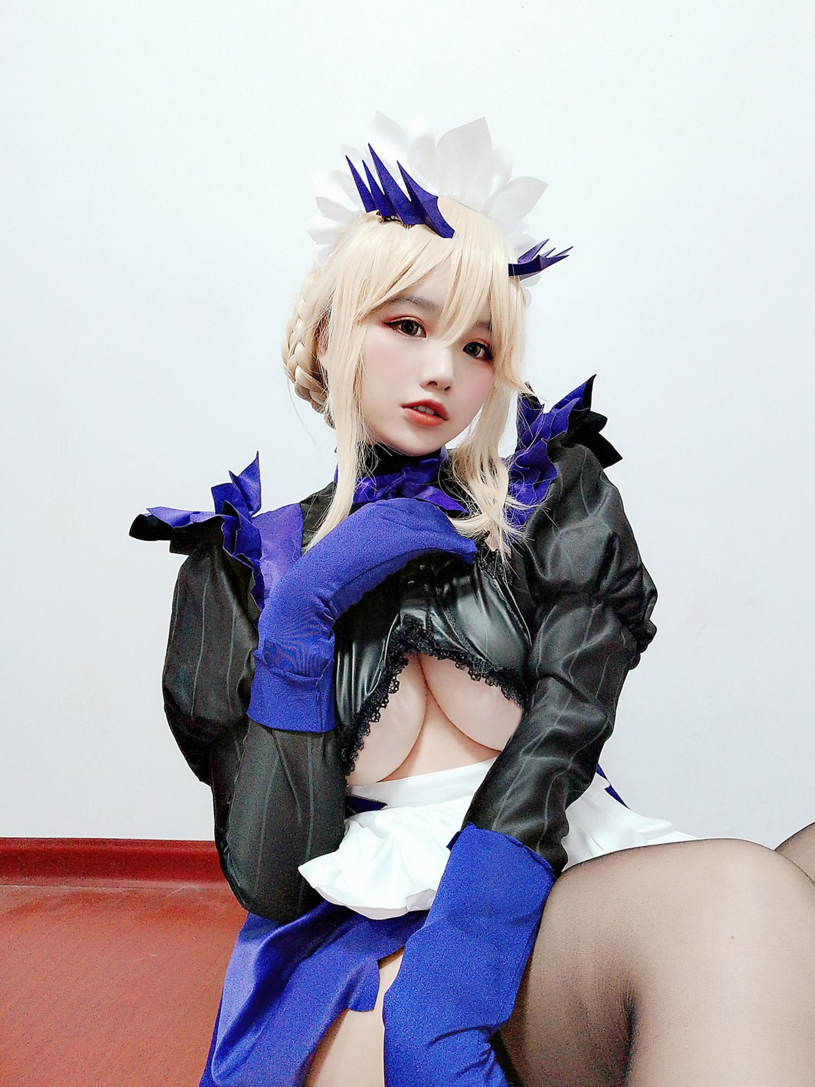 [cosplay] 阿半今天很开心 - cos 黑枪呆：真人写实FGO黑化枪兵女仆 黑发金瞳撕裂女仆装巨乳黑丝开档 极致堕落调教无修正 68P