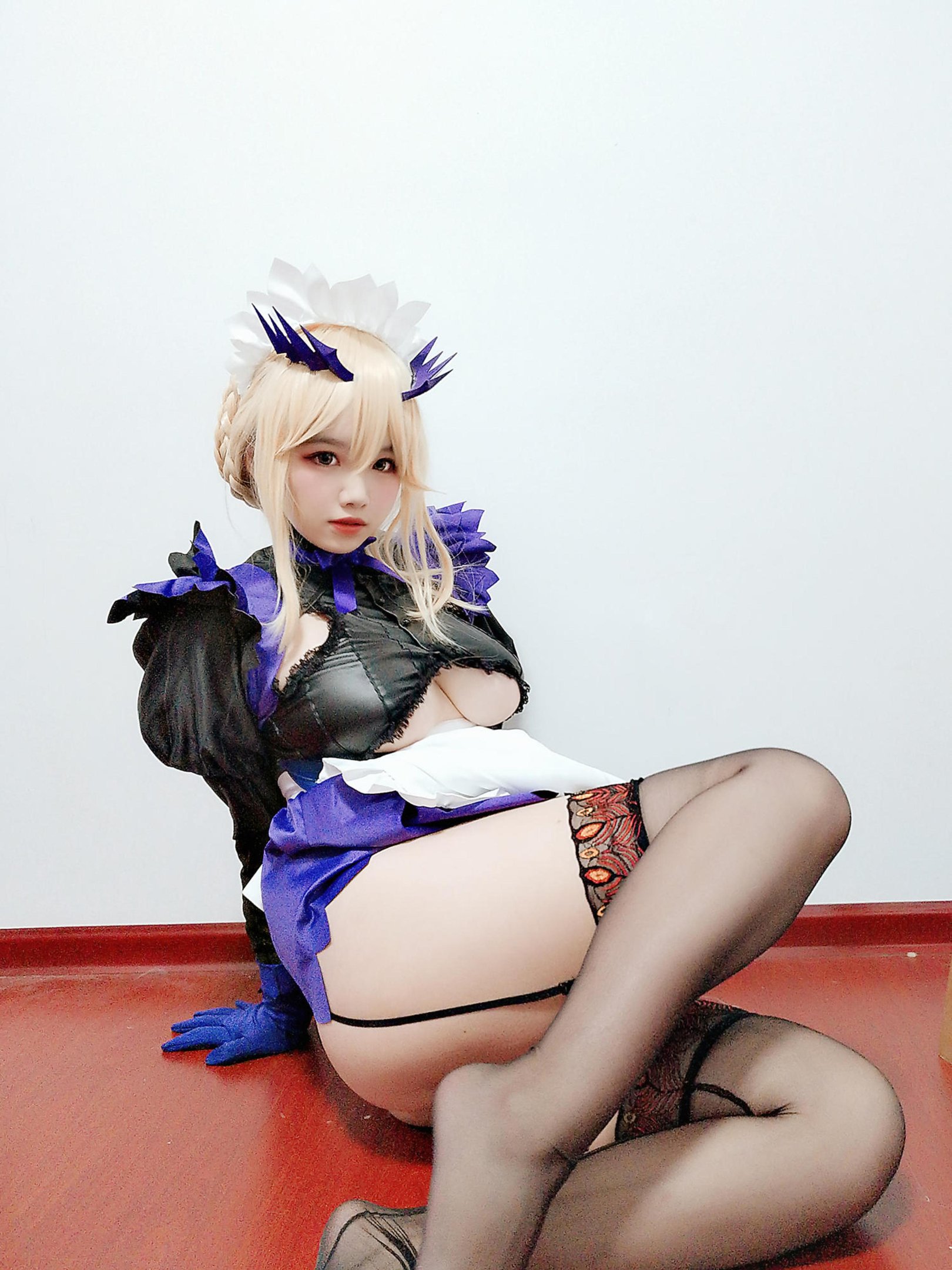 [cosplay] 阿半今天很开心 - cos 黑枪呆：真人写实FGO黑化枪兵女仆 黑发金瞳撕裂女仆装巨乳黑丝开档 极致堕落调教无修正 68P