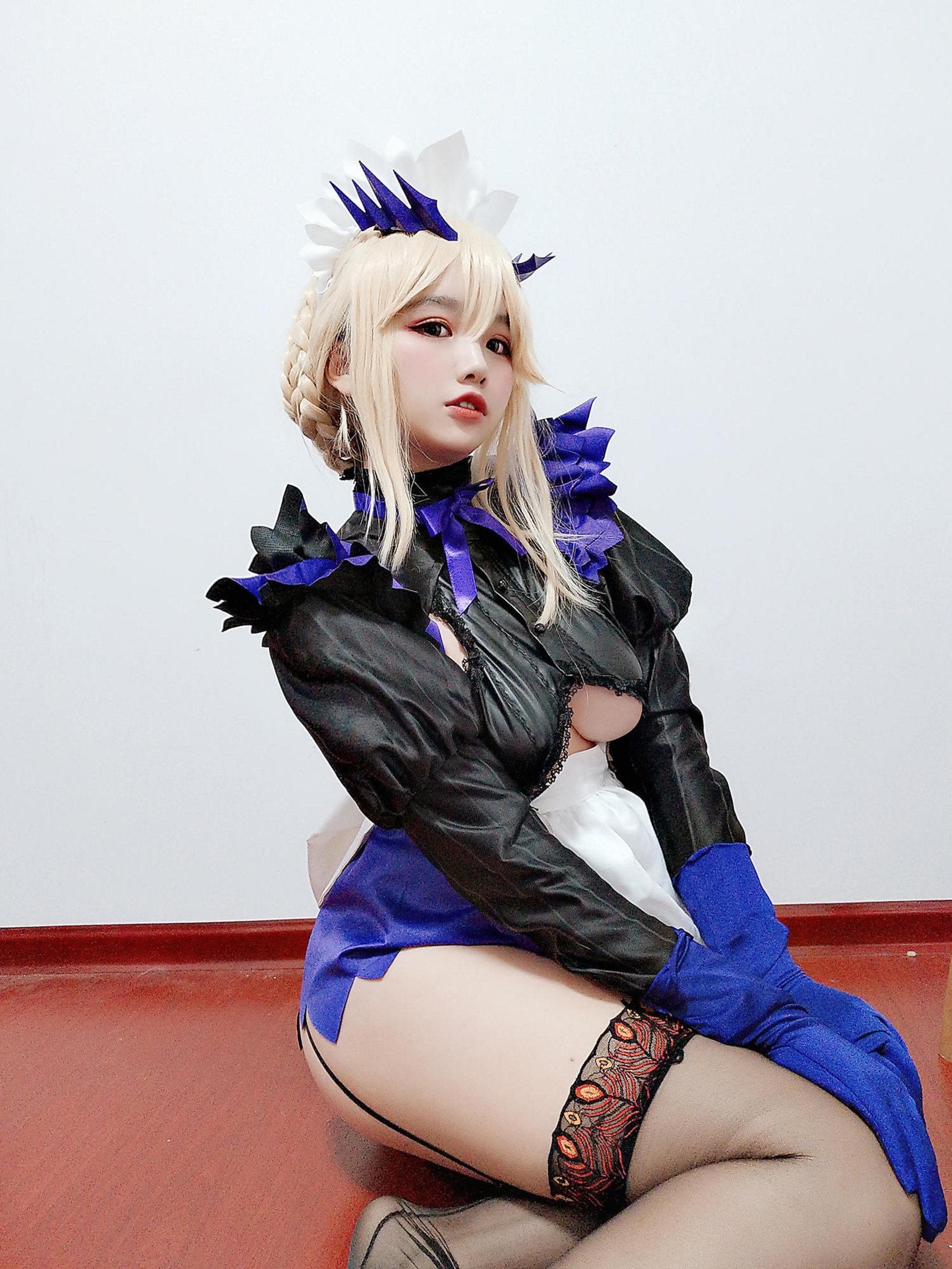 [cosplay] 阿半今天很开心 - cos 黑枪呆：真人写实FGO黑化枪兵女仆 黑发金瞳撕裂女仆装巨乳黑丝开档 极致堕落调教无修正 68P