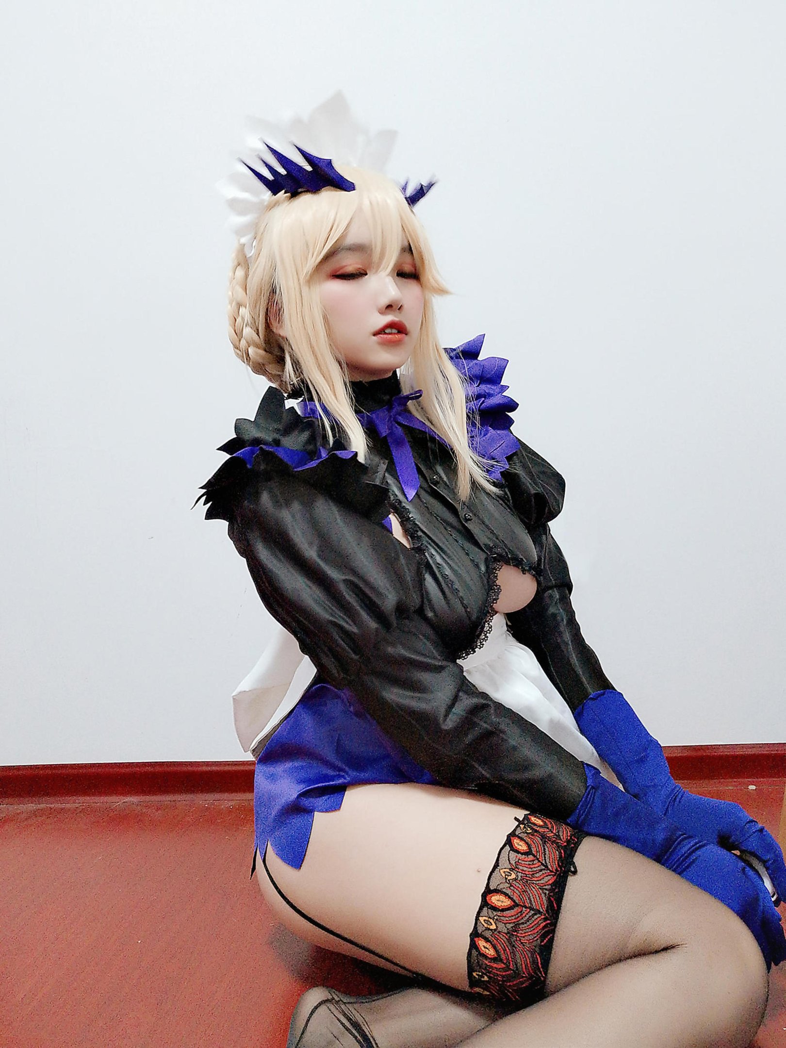 [cosplay] 阿半今天很开心 - cos 黑枪呆：真人写实FGO黑化枪兵女仆 黑发金瞳撕裂女仆装巨乳黑丝开档 极致堕落调教无修正 68P