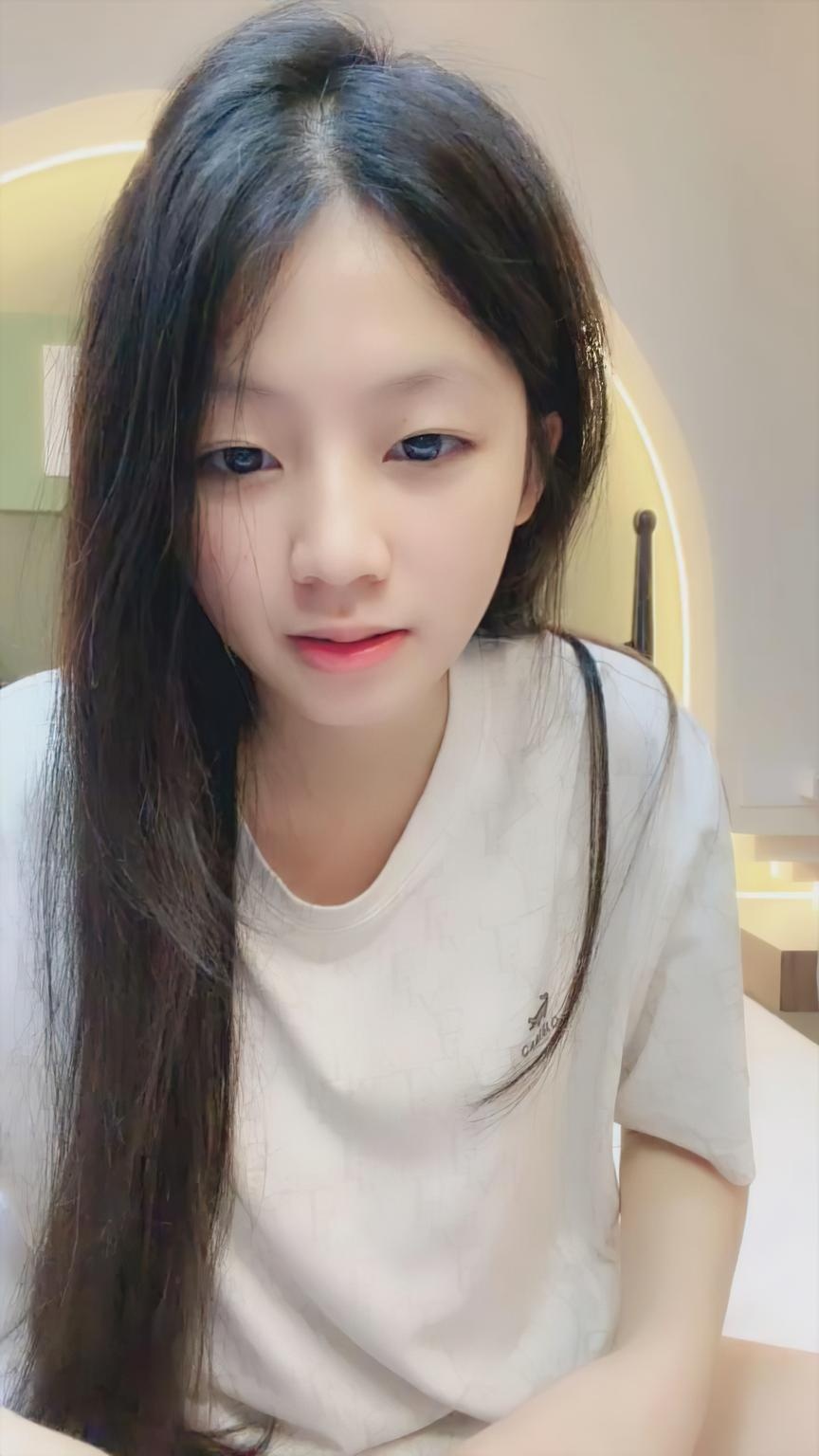 Your Little Yueyue - The Pinnacle of Pure Desire with a Perfect Fair Complexion 38P8V