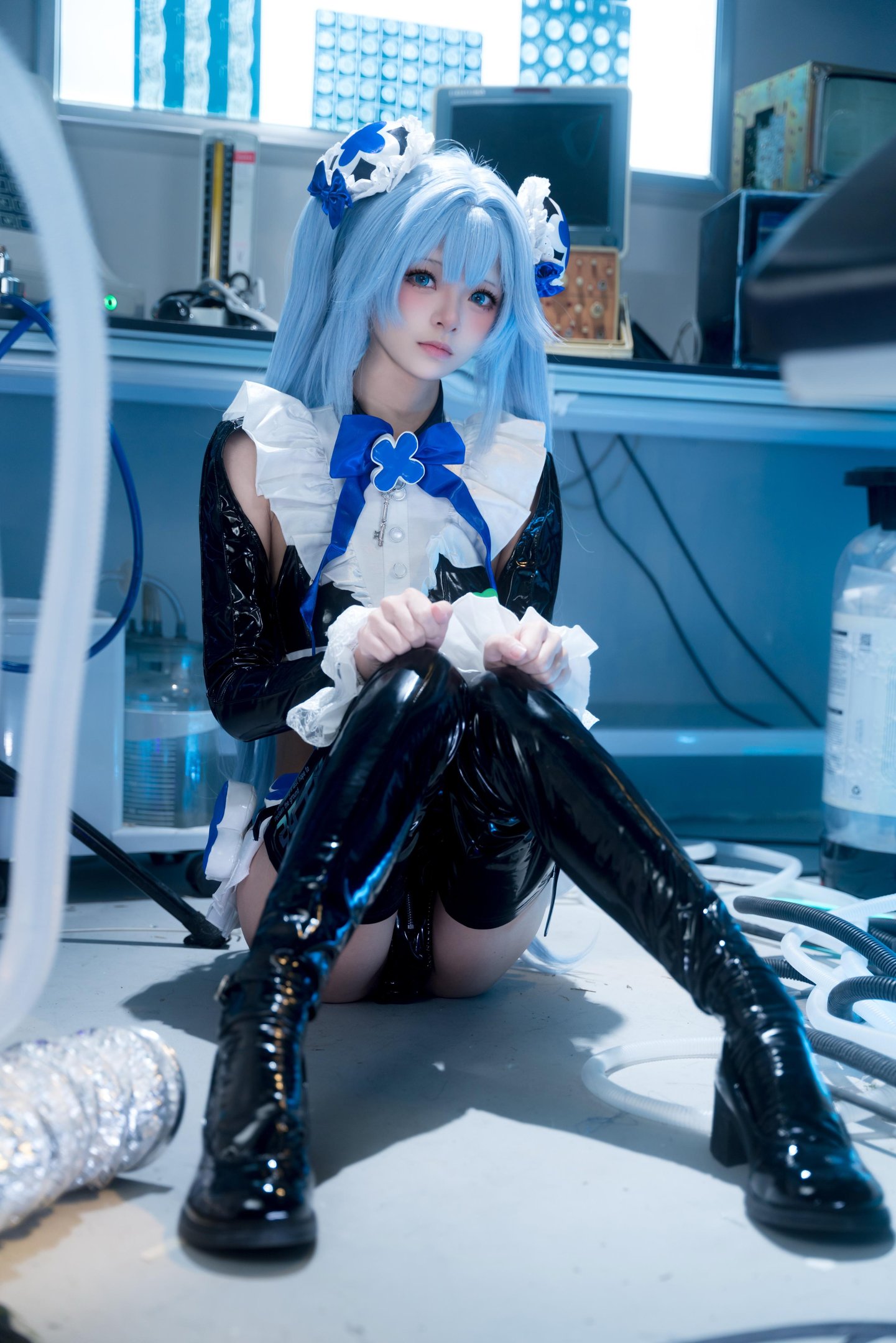 [cosplay] 九柒喵 - 汉赛尔：真人写实童话主题还原 欧风服饰与复古配色 少年感造型与故事氛围呈现 场景感写真合集