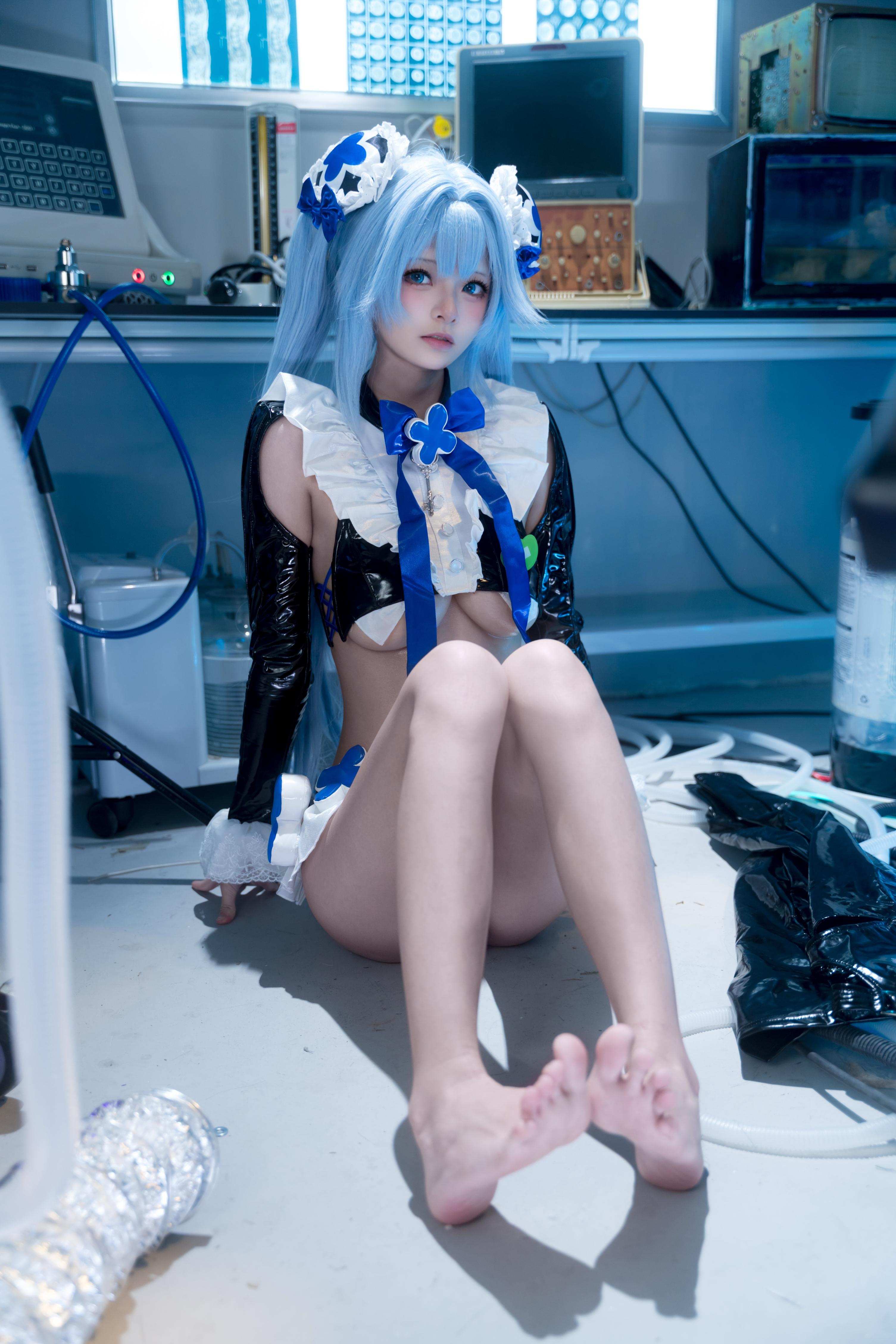 [cosplay] 九柒喵 - 汉赛尔：真人写实童话主题还原 欧风服饰与复古配色 少年感造型与故事氛围呈现 场景感写真合集