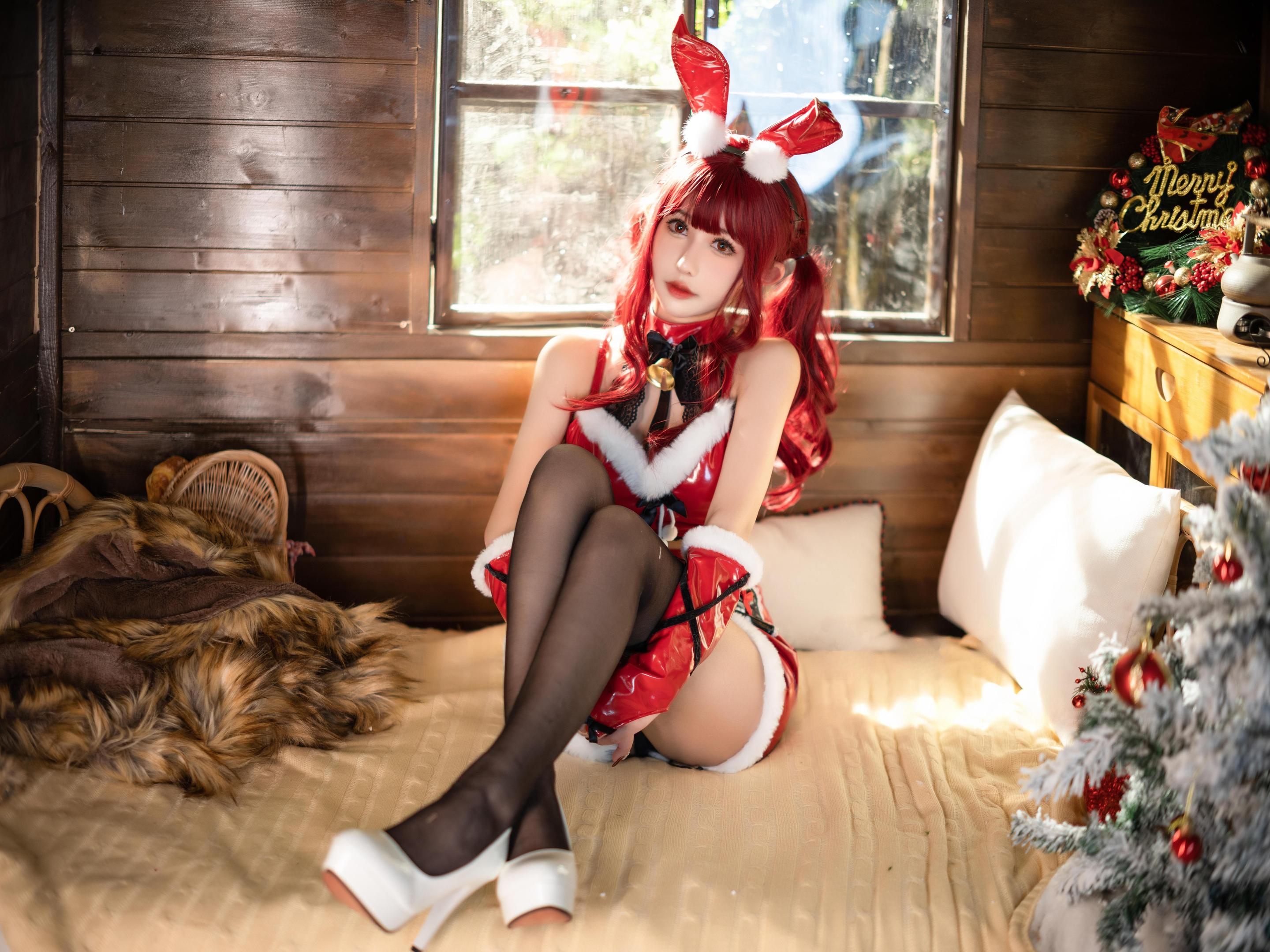 [cosplay] 仙女月 - 红色圣诞兔：真人写实圣诞兔女郎 红色兔装黑丝高跟 撕裂服装巨乳长腿 诱惑姿态无修正 32P