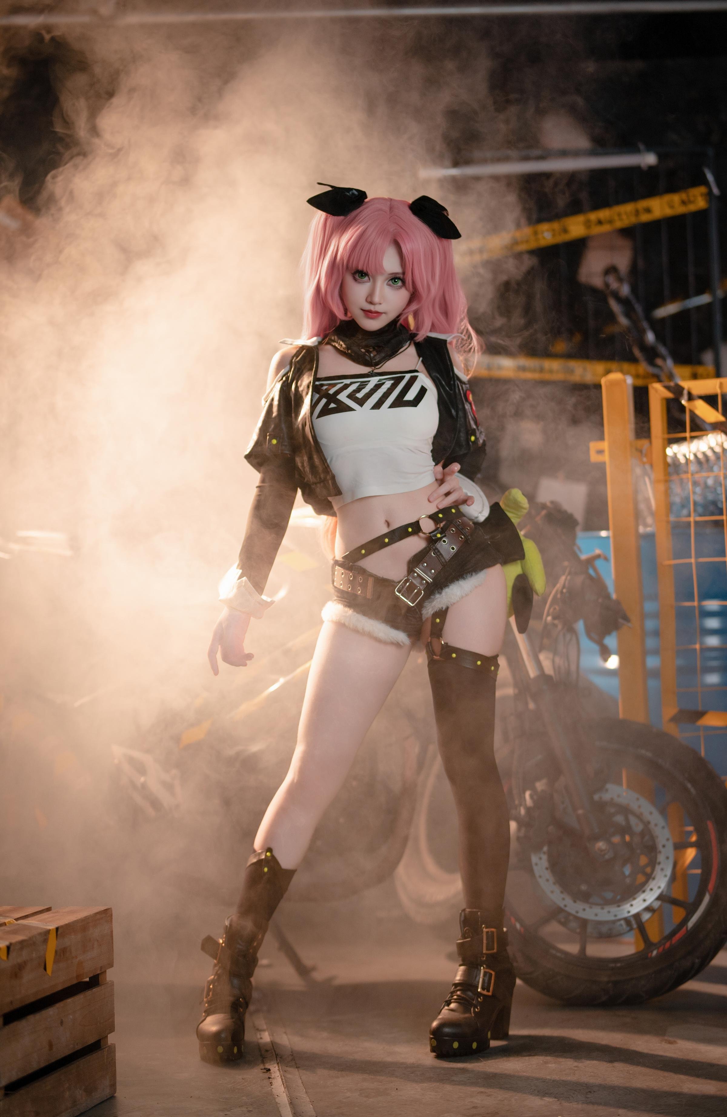[cosplay] Bangni邦尼 - [真人写实] cos 妮可·罗宾：考古学家御姐长腿黑丝撕裂衬衫 巨乳湿身透视极致堕落无修正调教 77P