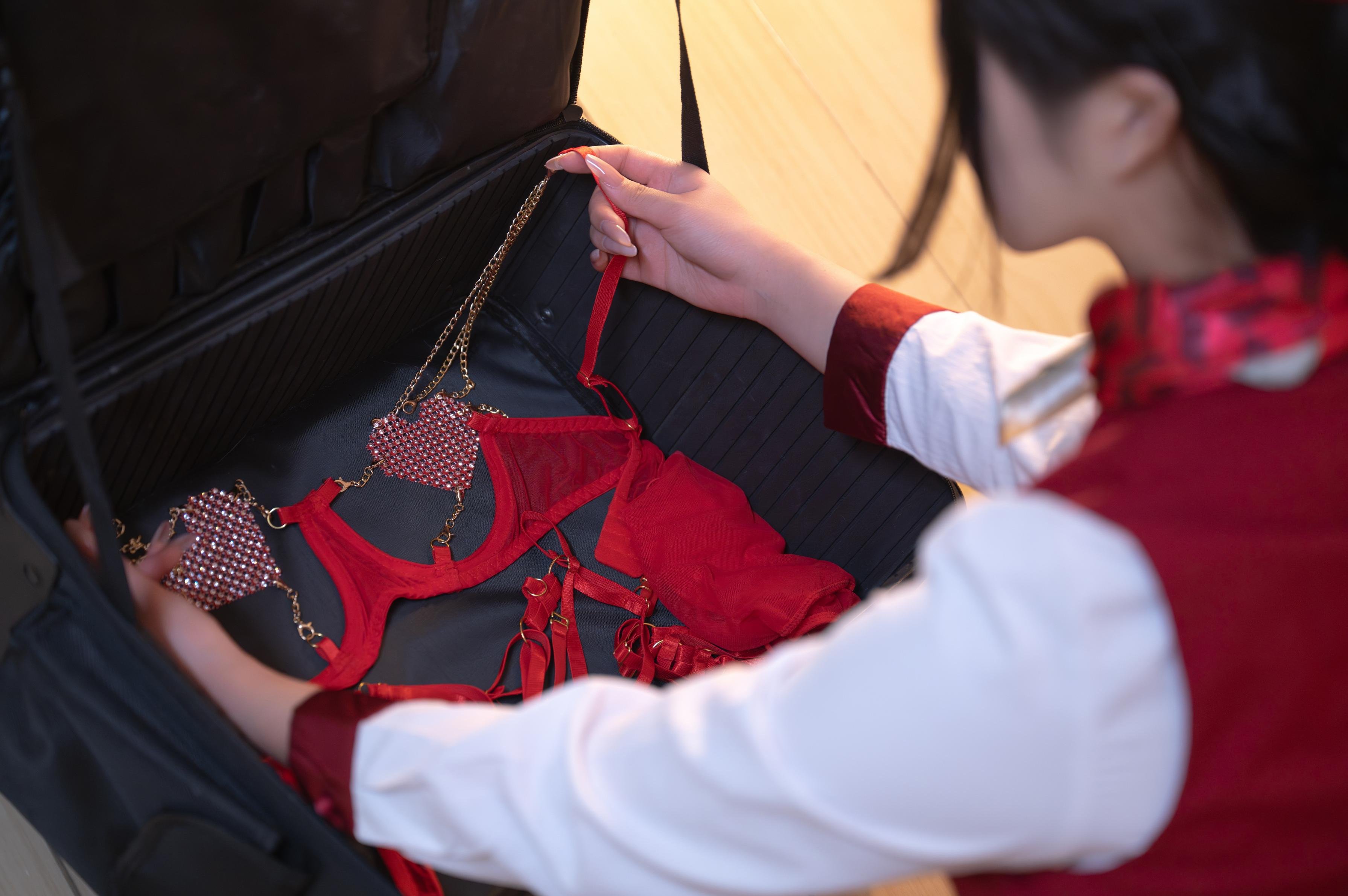 [cosplay] yuuhui玉汇 - 升舱服务＋S： 私房写真与近景互动风格 服装多变曲线展示 氛围感拉满的福利向合集 含写真137P＋视频2V