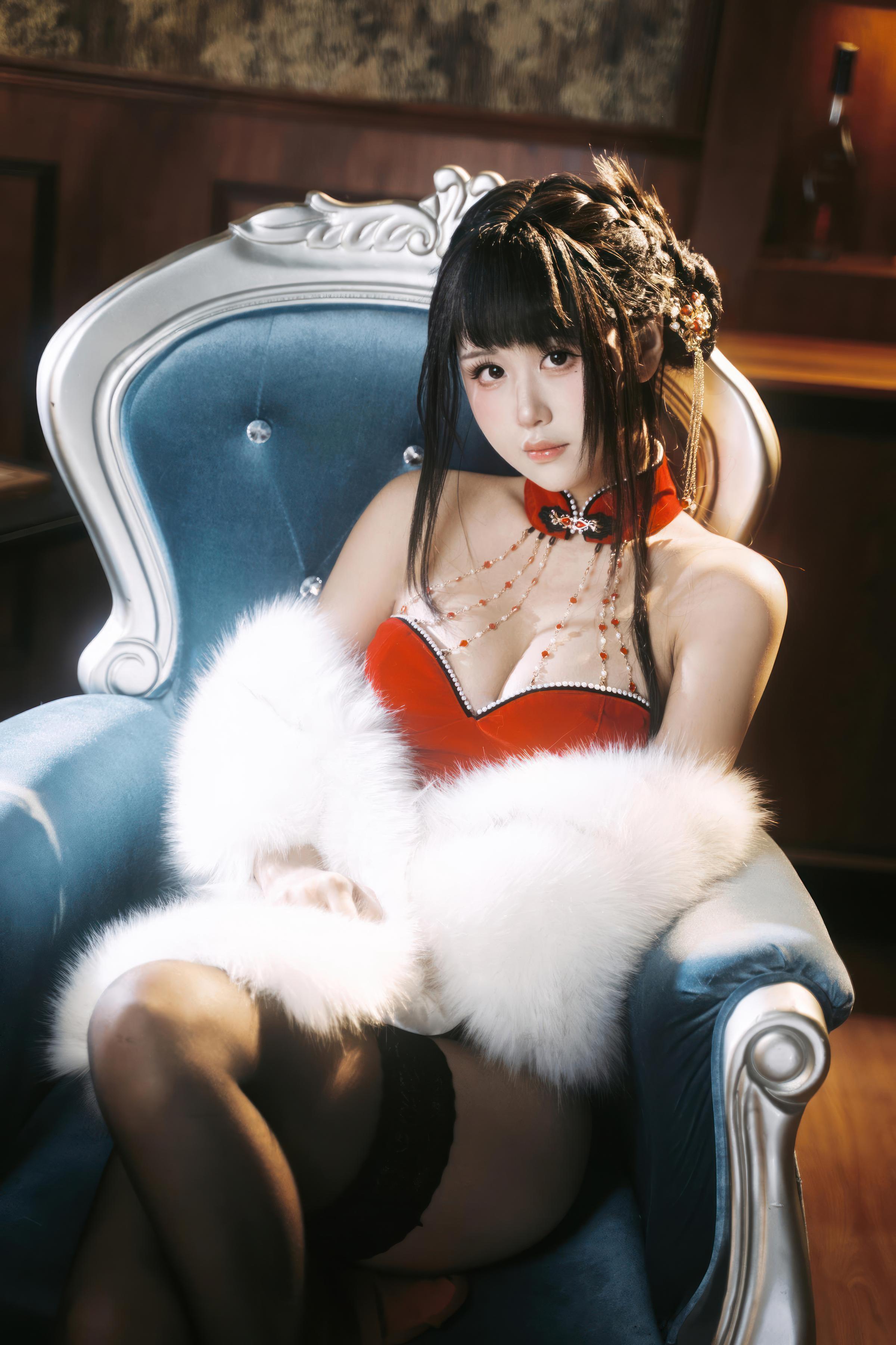 [cosplay] 萌芽儿o0 - 朱砂痣：真人写实性感主题演绎 朱砂点缀妆容与情绪氛围 黑丝造型勾勒曲线 美乳线条与成熟魅惑并存 近景私房写真 26P