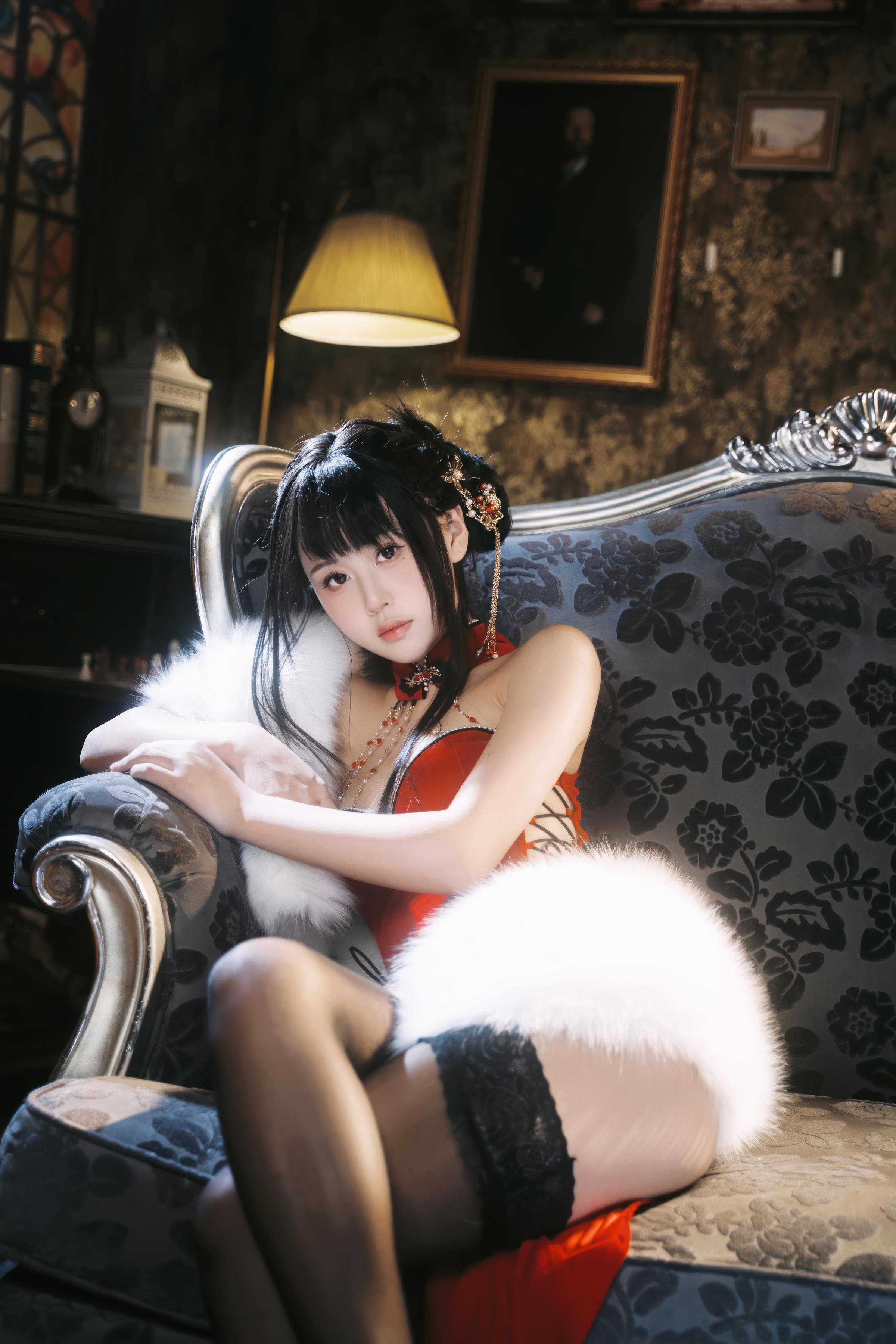 [cosplay] 萌芽儿o0 - 朱砂痣：真人写实性感主题演绎 朱砂点缀妆容与情绪氛围 黑丝造型勾勒曲线 美乳线条与成熟魅惑并存 近景私房写真 26P