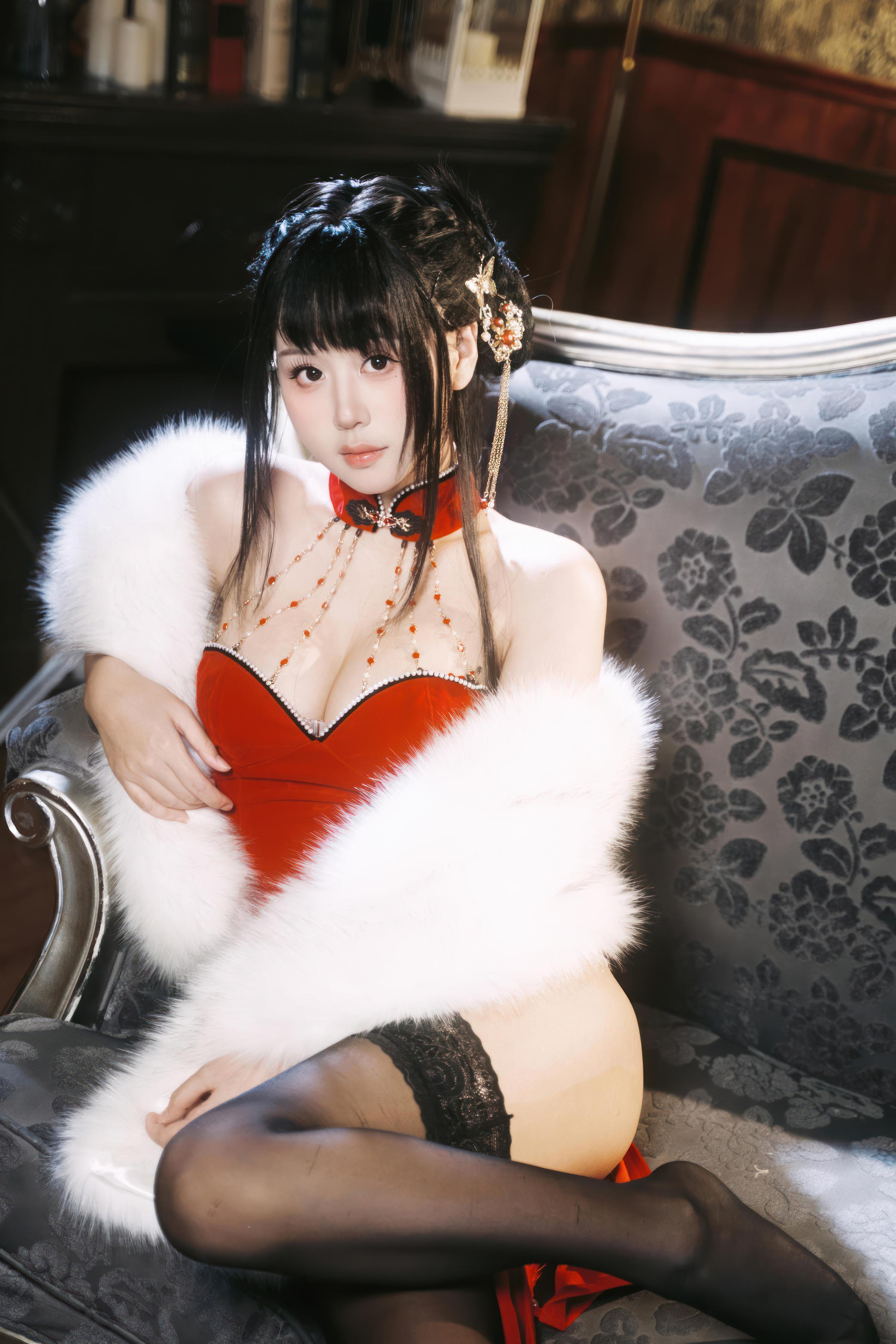 [cosplay] 萌芽儿o0 - 朱砂痣：真人写实性感主题演绎 朱砂点缀妆容与情绪氛围 黑丝造型勾勒曲线 美乳线条与成熟魅惑并存 近景私房写真 26P