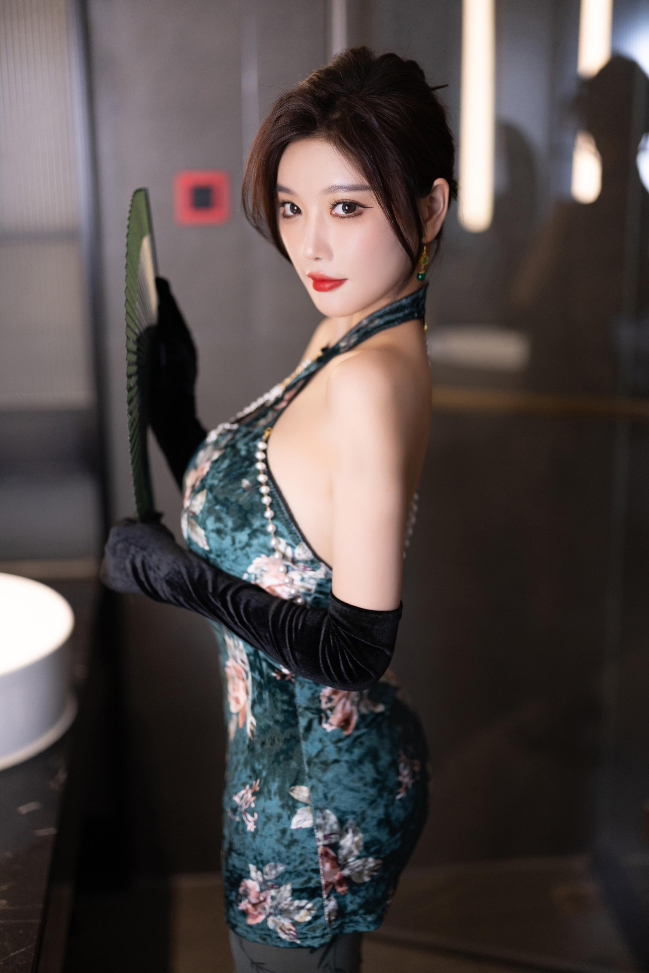 写真] 杨晨晨Yome - 秀人网グリーンセクシーランジェリー：グリーンランジェリーのテーマスタイルで優雅な曲線と繊細な質感を描く 室内の雰囲気を感じさせる撮影で成熟したセクシーさを表現 103P