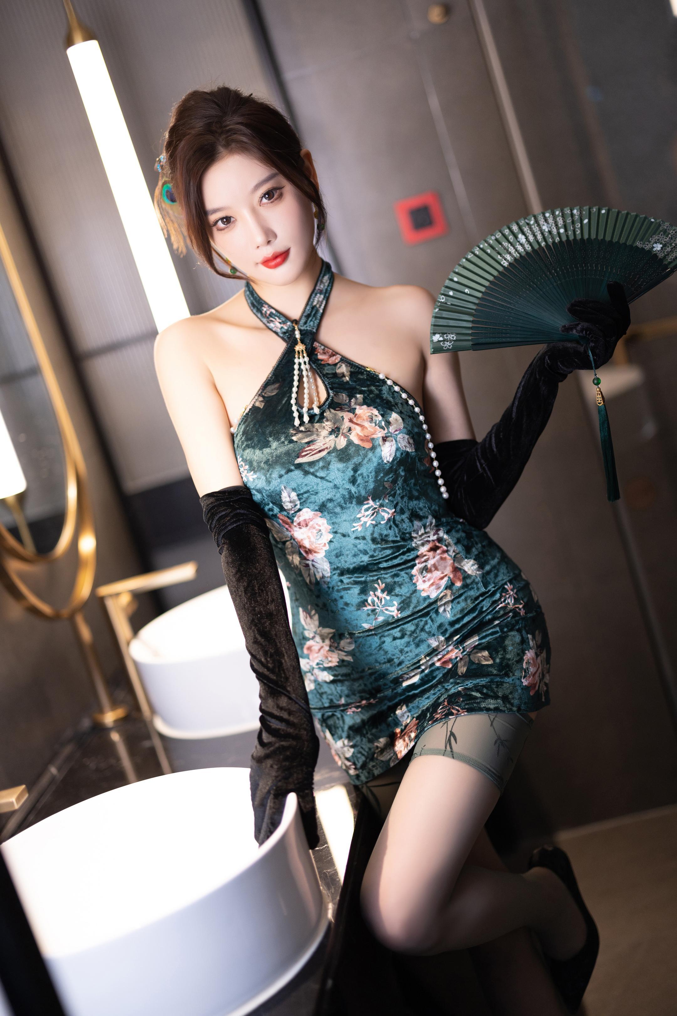 写真] 杨晨晨Yome - 秀人网グリーンセクシーランジェリー：グリーンランジェリーのテーマスタイルで優雅な曲線と繊細な質感を描く 室内の雰囲気を感じさせる撮影で成熟したセクシーさを表現 103P