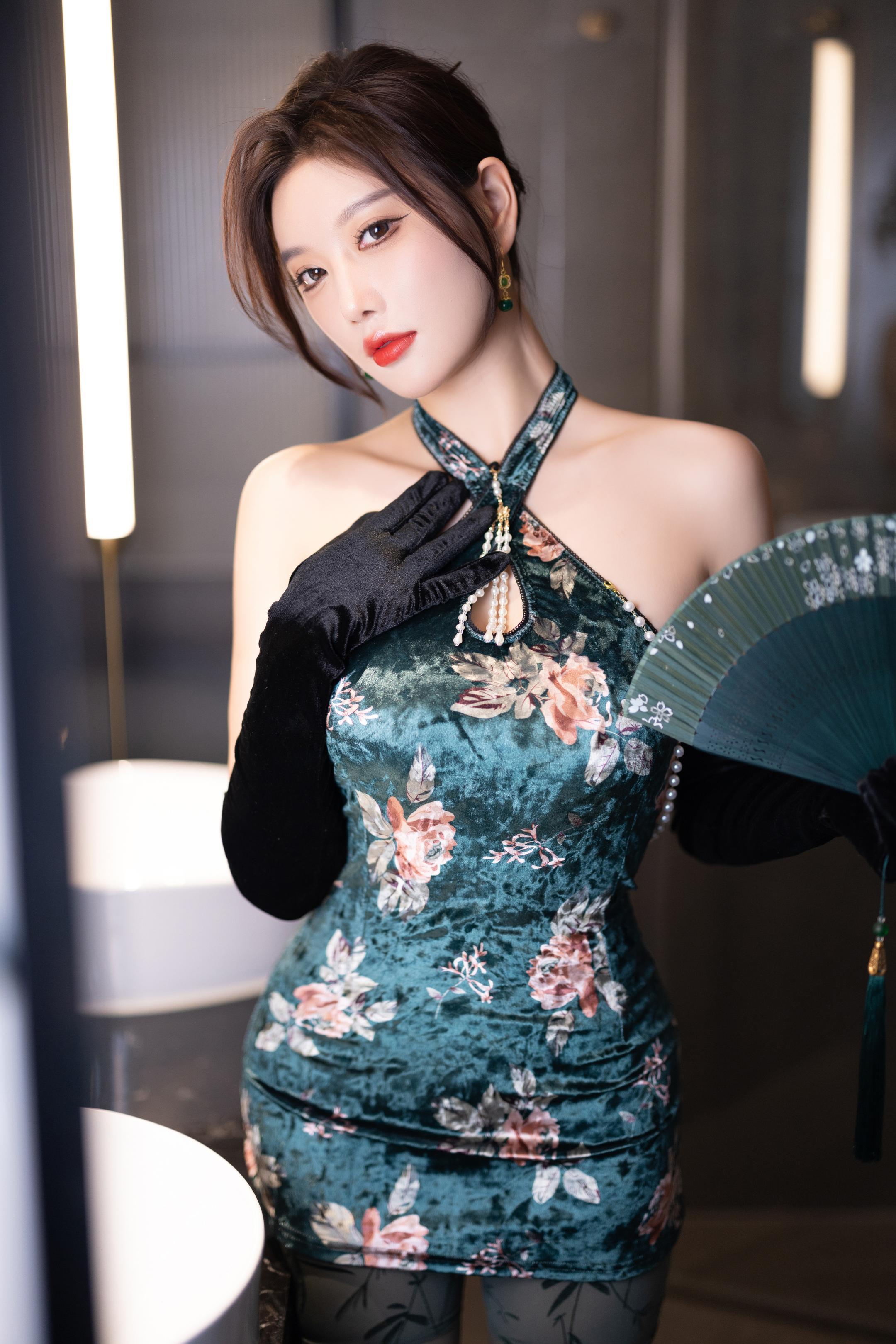 写真] 杨晨晨Yome - 秀人网グリーンセクシーランジェリー：グリーンランジェリーのテーマスタイルで優雅な曲線と繊細な質感を描く 室内の雰囲気を感じさせる撮影で成熟したセクシーさを表現 103P