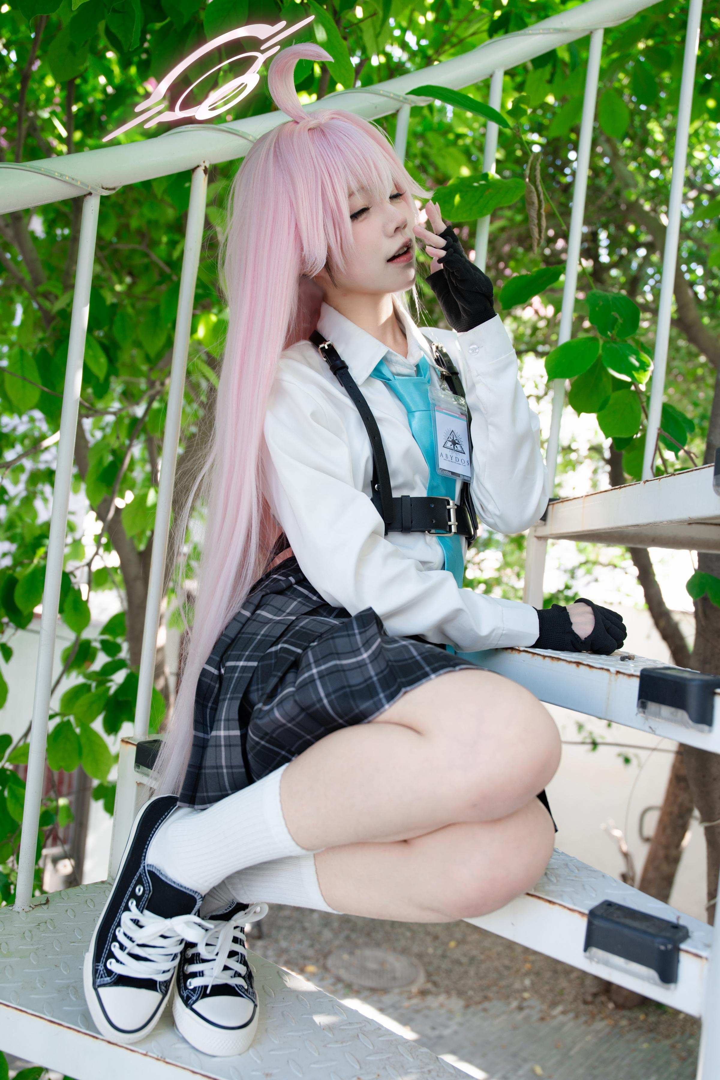 [cosplay] 清水凪 - cos 小鸟游星野：真人写实碧蓝档案JK少女 制服撕裂床上美腿玉足 极致性感开档无修正 88P