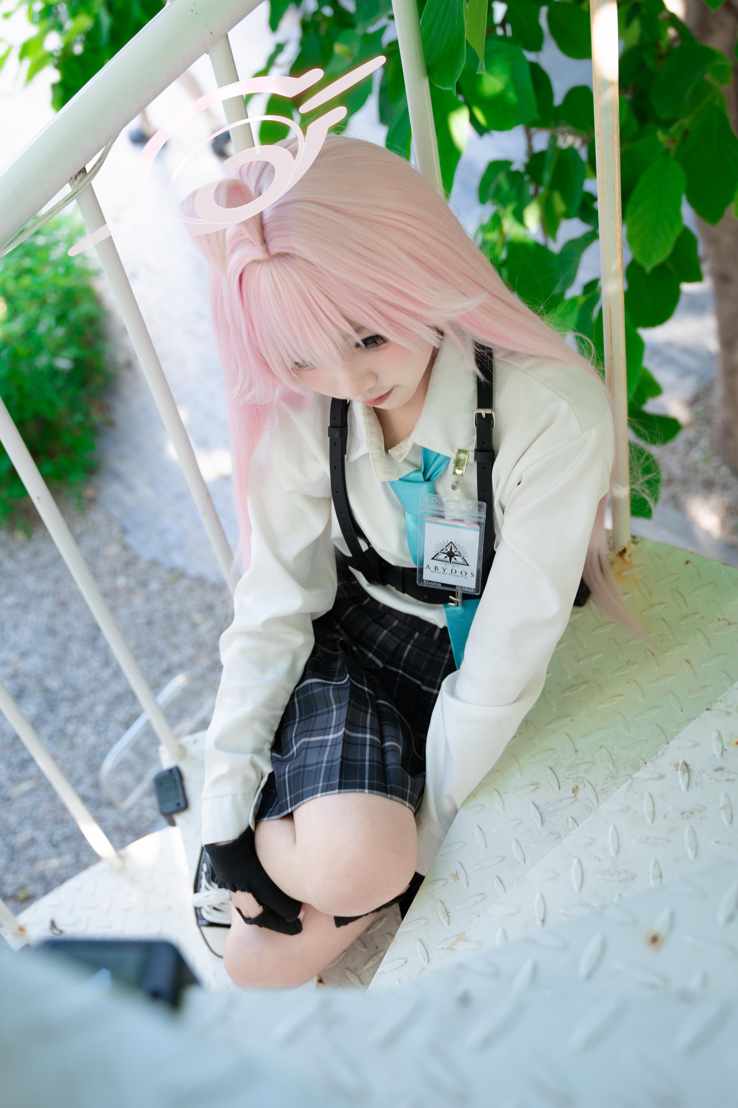 [cosplay] 清水凪 - cos 小鸟游星野：真人写实碧蓝档案JK少女 制服撕裂床上美腿玉足 极致性感开档无修正 88P