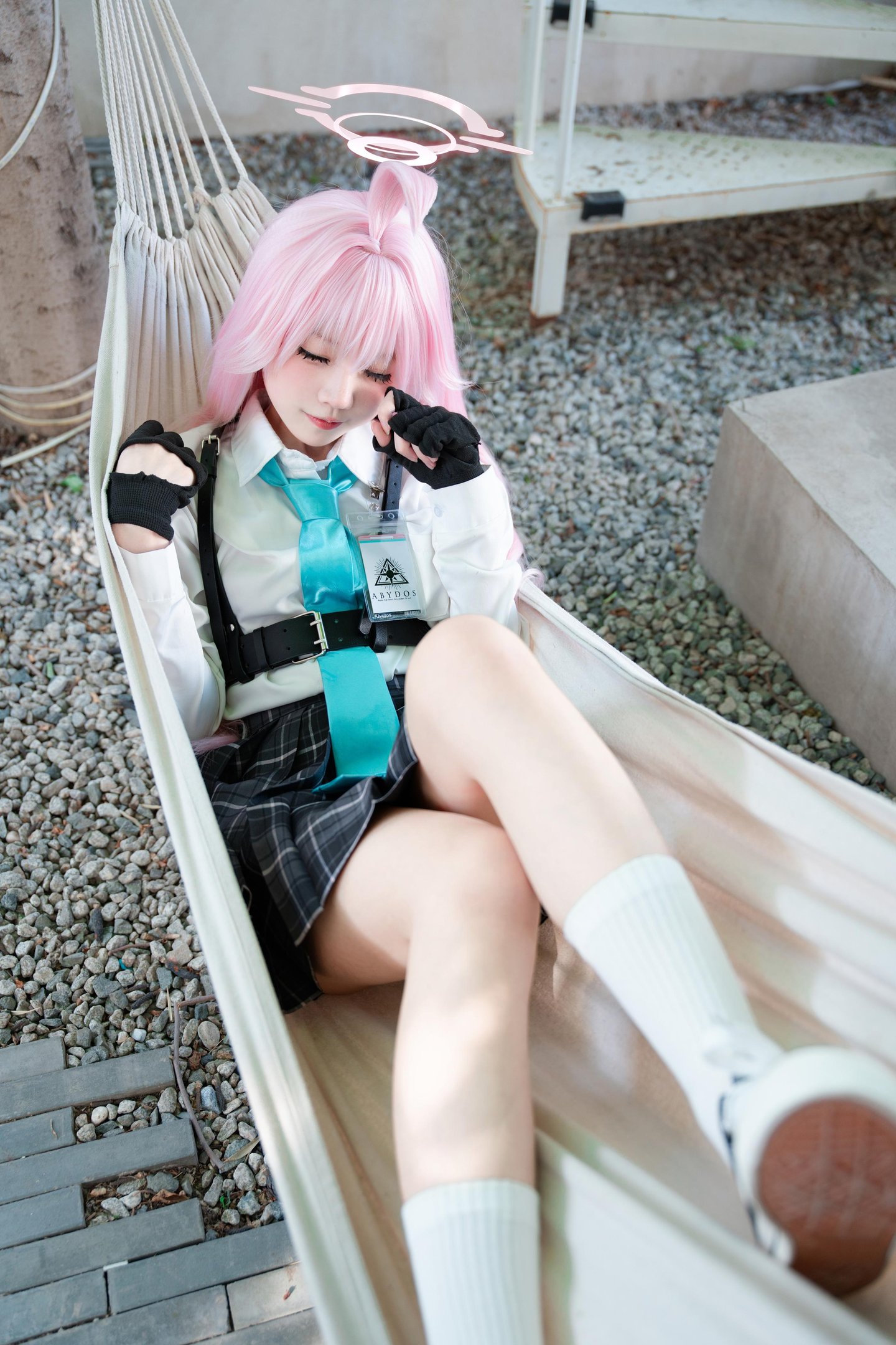 [cosplay] 清水凪 - cos 小鸟游星野：真人写实碧蓝档案JK少女 制服撕裂床上美腿玉足 极致性感开档无修正 88P