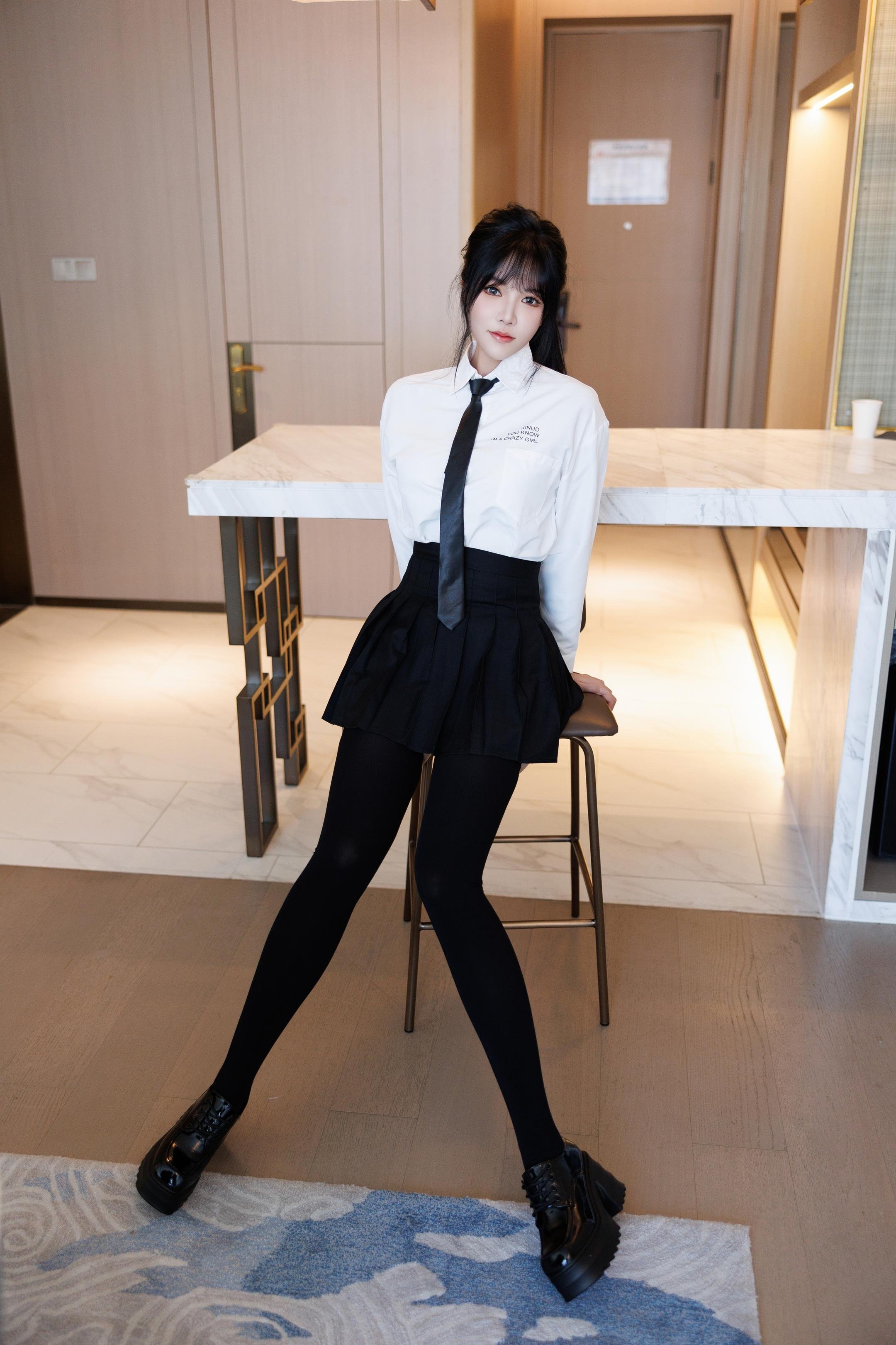 Photos] Nabi - Xiuren.net Student JK Uniform Shoot: Classic School Outfit with Black Stockings, Subtle Contrast Charm Beneath a Pure Appearance 136P