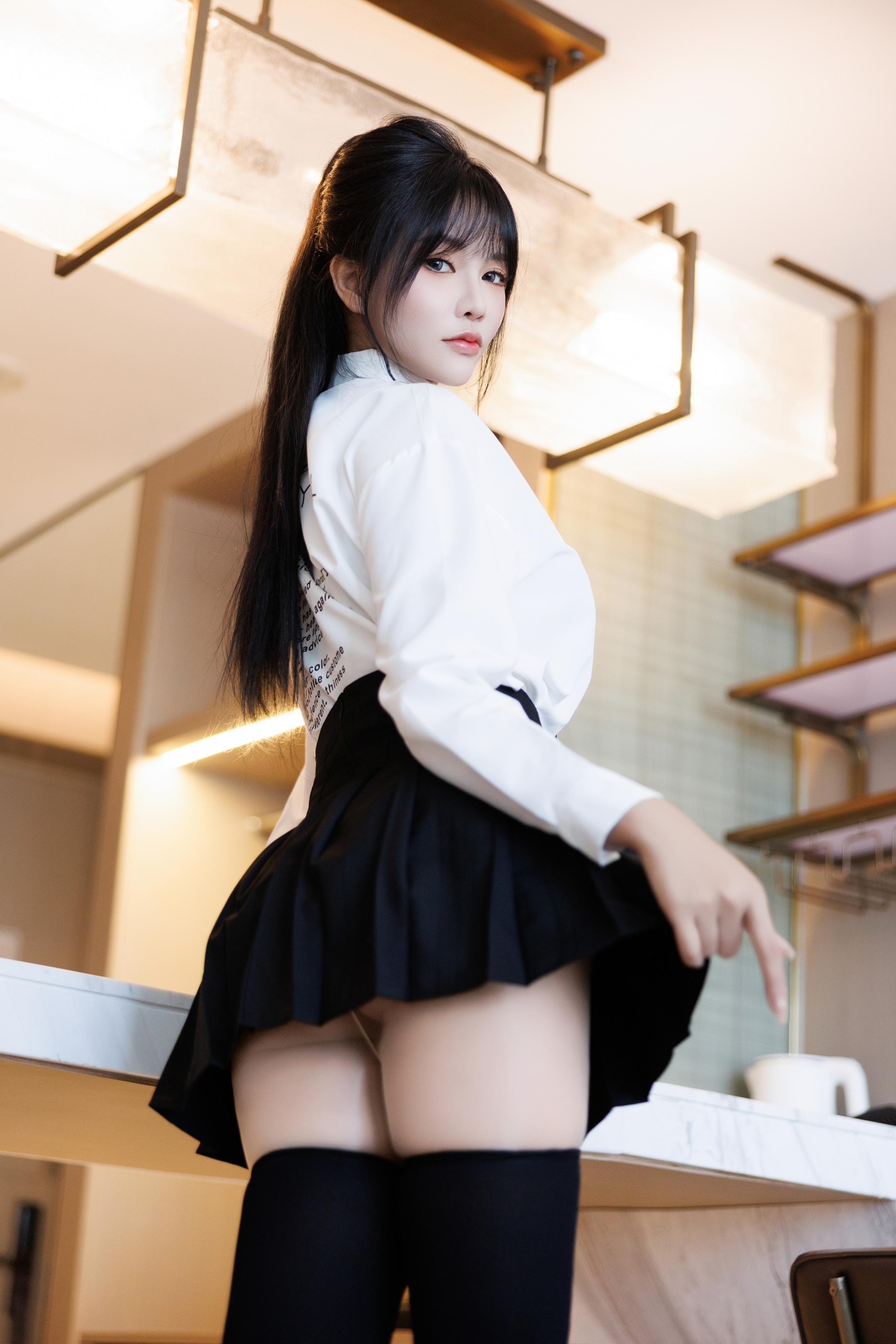 Photos] Nabi - Xiuren.net Student JK Uniform Shoot: Classic School Outfit with Black Stockings, Subtle Contrast Charm Beneath a Pure Appearance 136P