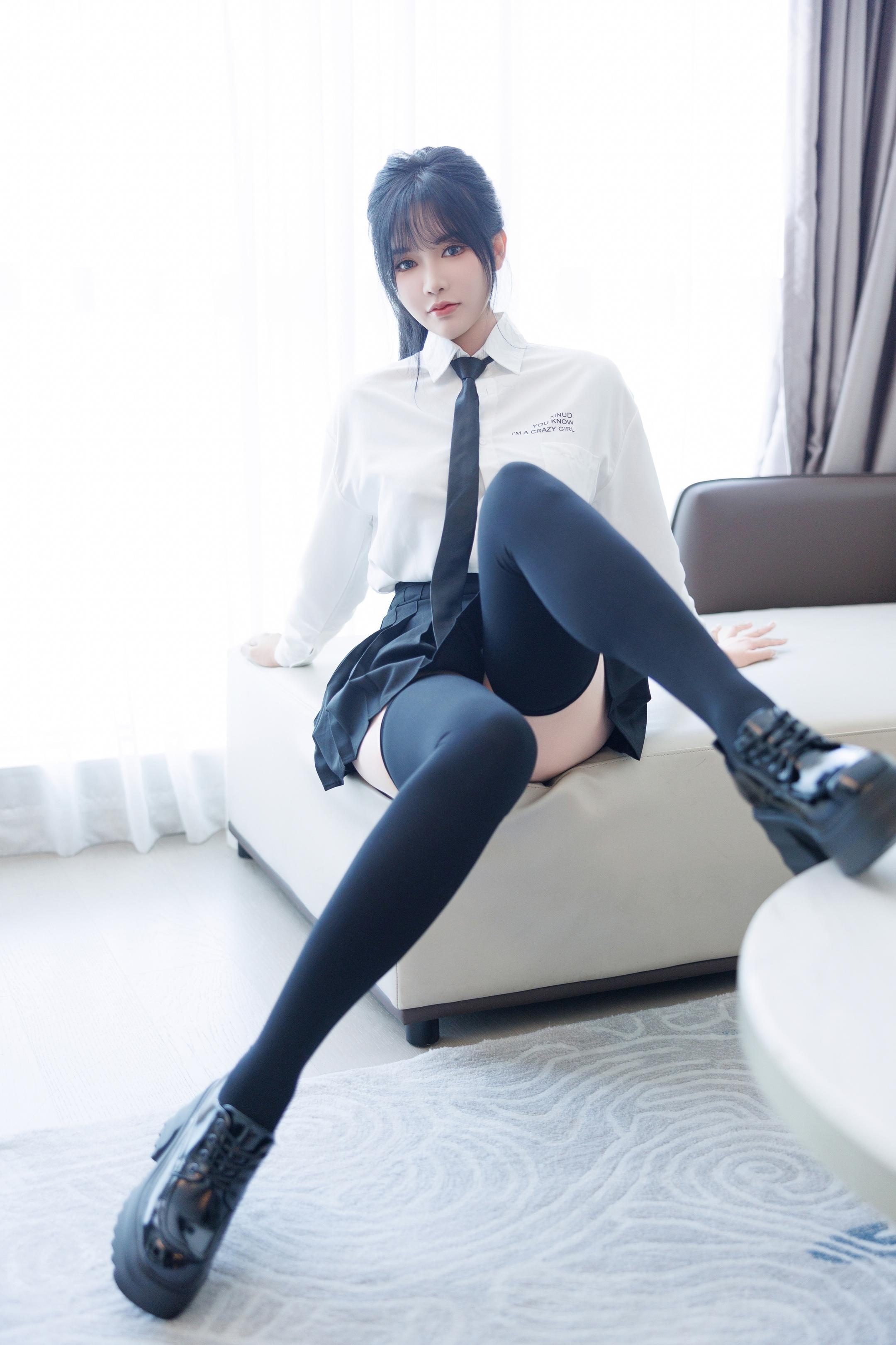 Photos] Nabi - Xiuren.net Student JK Uniform Shoot: Classic School Outfit with Black Stockings, Subtle Contrast Charm Beneath a Pure Appearance 136P
