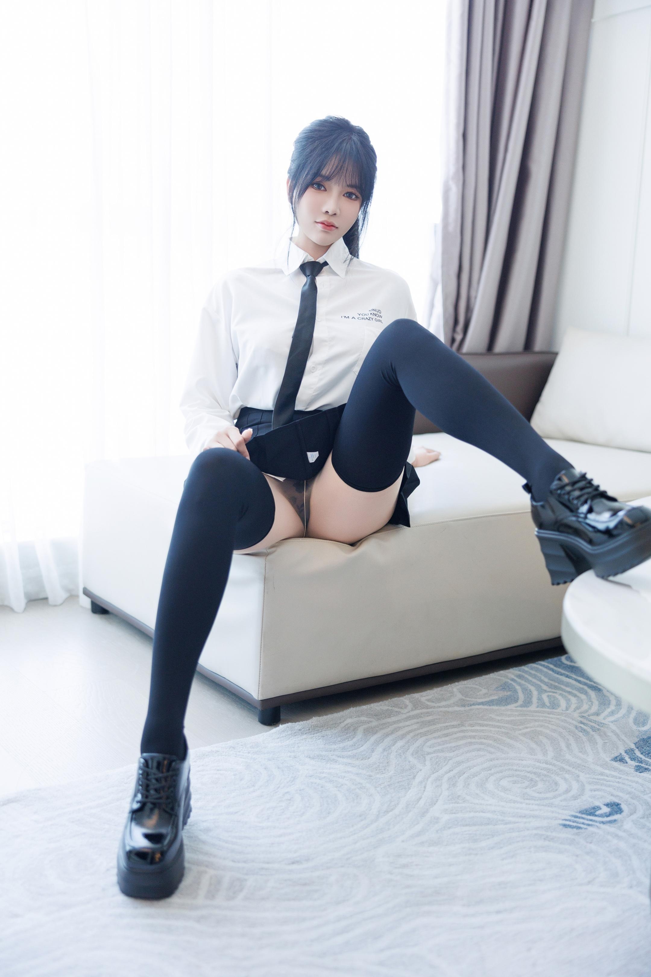 Photos] Nabi - Xiuren.net Student JK Uniform Shoot: Classic School Outfit with Black Stockings, Subtle Contrast Charm Beneath a Pure Appearance 136P