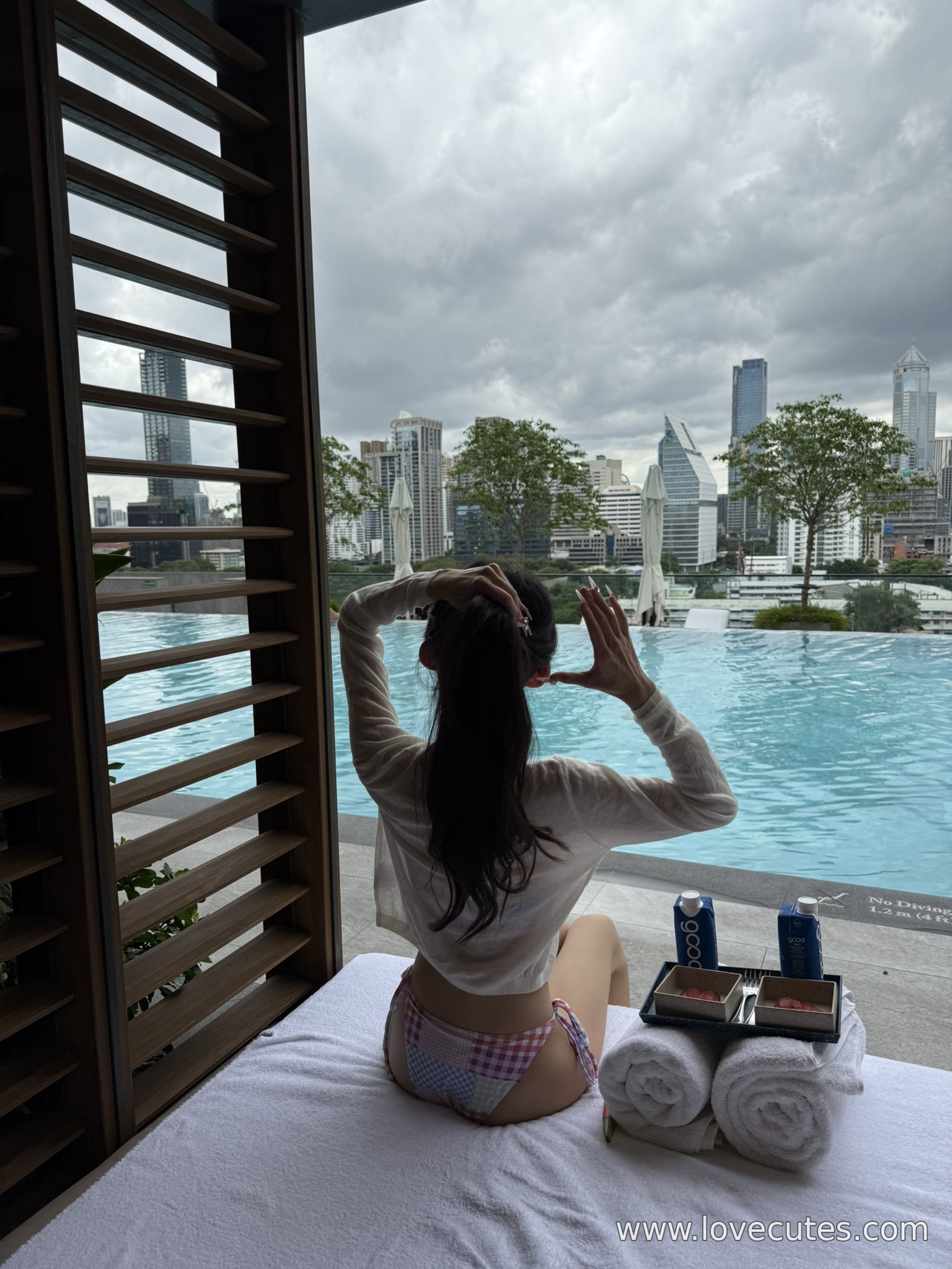 妮子 roo8888s 反差博主写真 63P19V | 网络美女合集