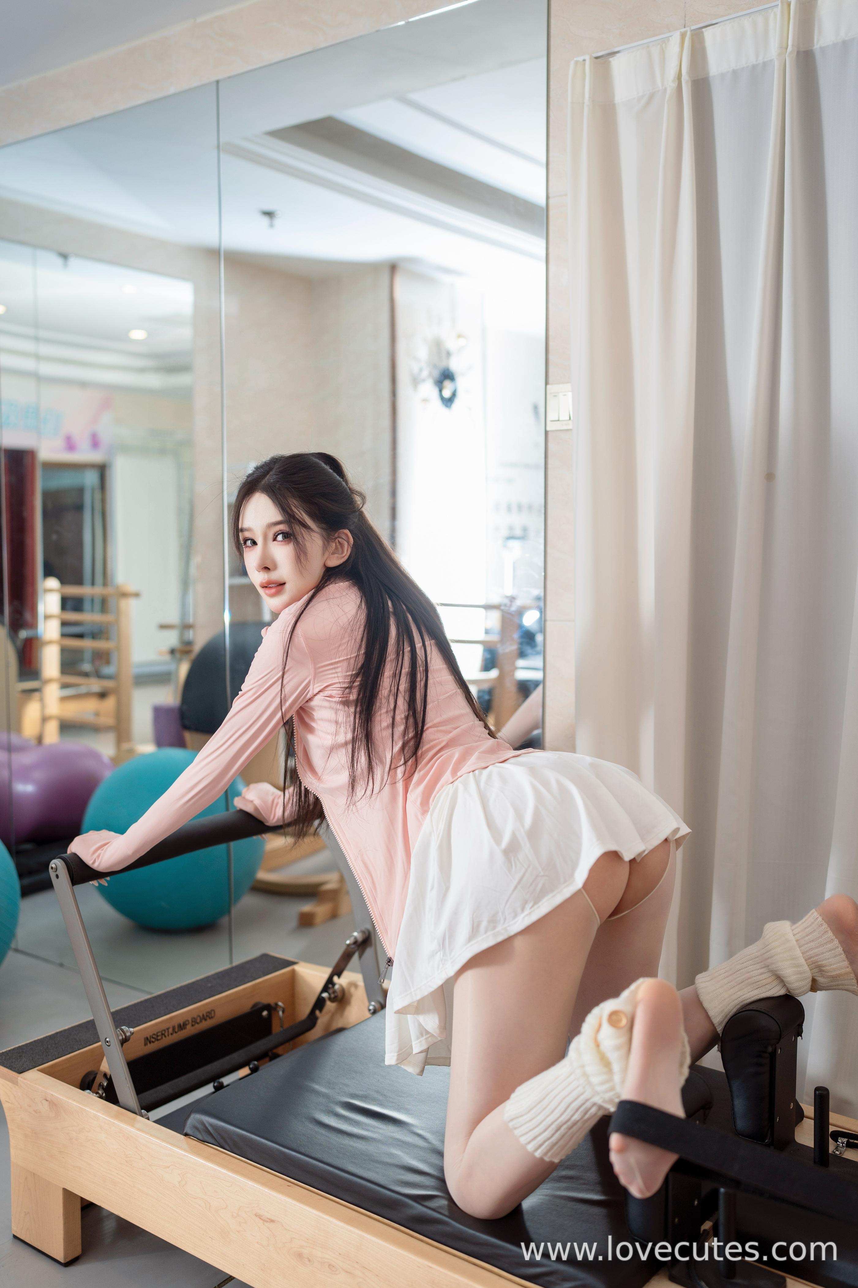 ภาพถ่าย] หลี่ลี่ซา - ธีมคู่รักจากเว็บไซต์秀人网: สไตล์ถุงน่องขาวในฟิตเนส เน้นขาเรียวยาวและบรรยากาศใกล้ชิด 90P